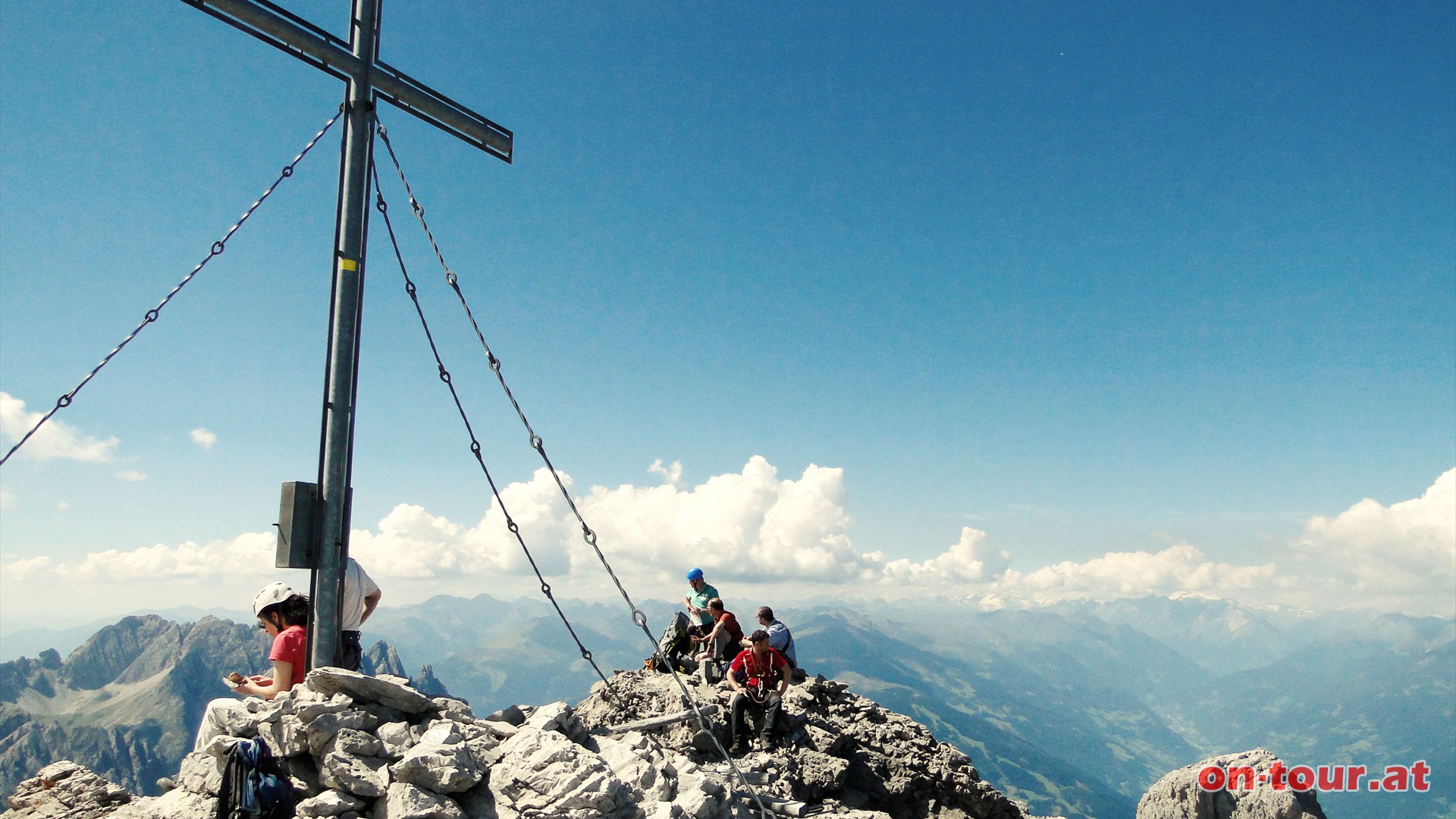 Grandioser Rundblick ber Lienzer Dolomiten und Nachbargruppen wie die Deferegger Alpen.