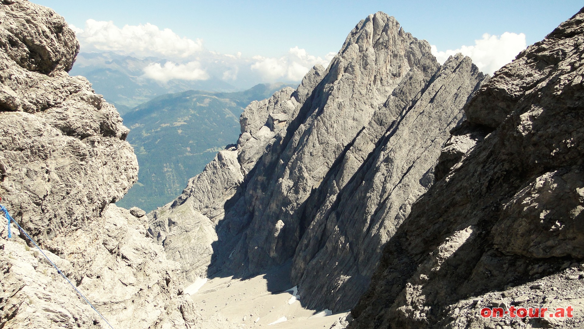 Im Schartenschartl wird der Blick nach Nordosten frei; hier thront die Groe Keilspitze.