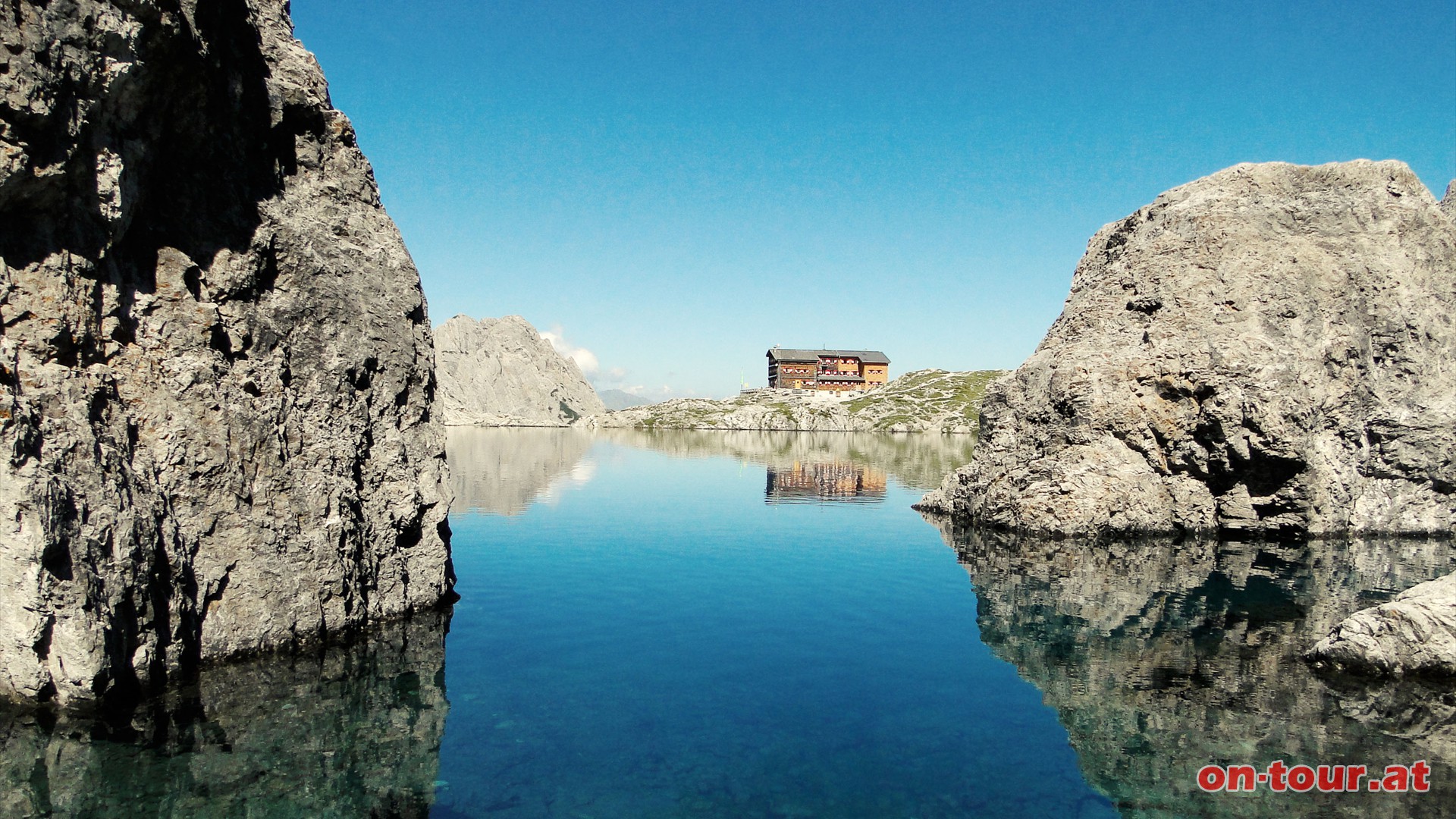 Laserzsee bei der Groen Sandspitze - hchste Erhebung in den Lienzer Dolomiten.