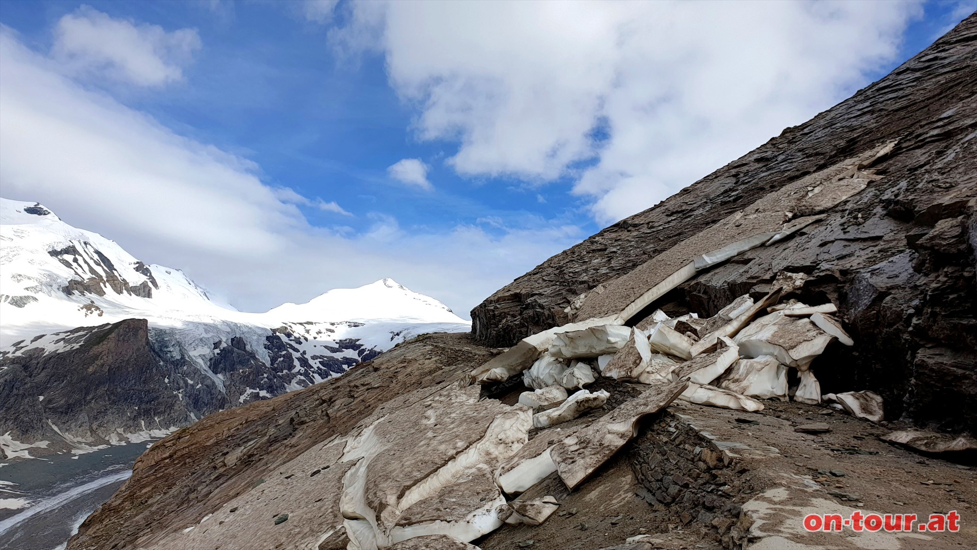 Neben der Steinschlaggefahr am Gamsgrubenweg knnen auch Schneebretter hinderlich sein.