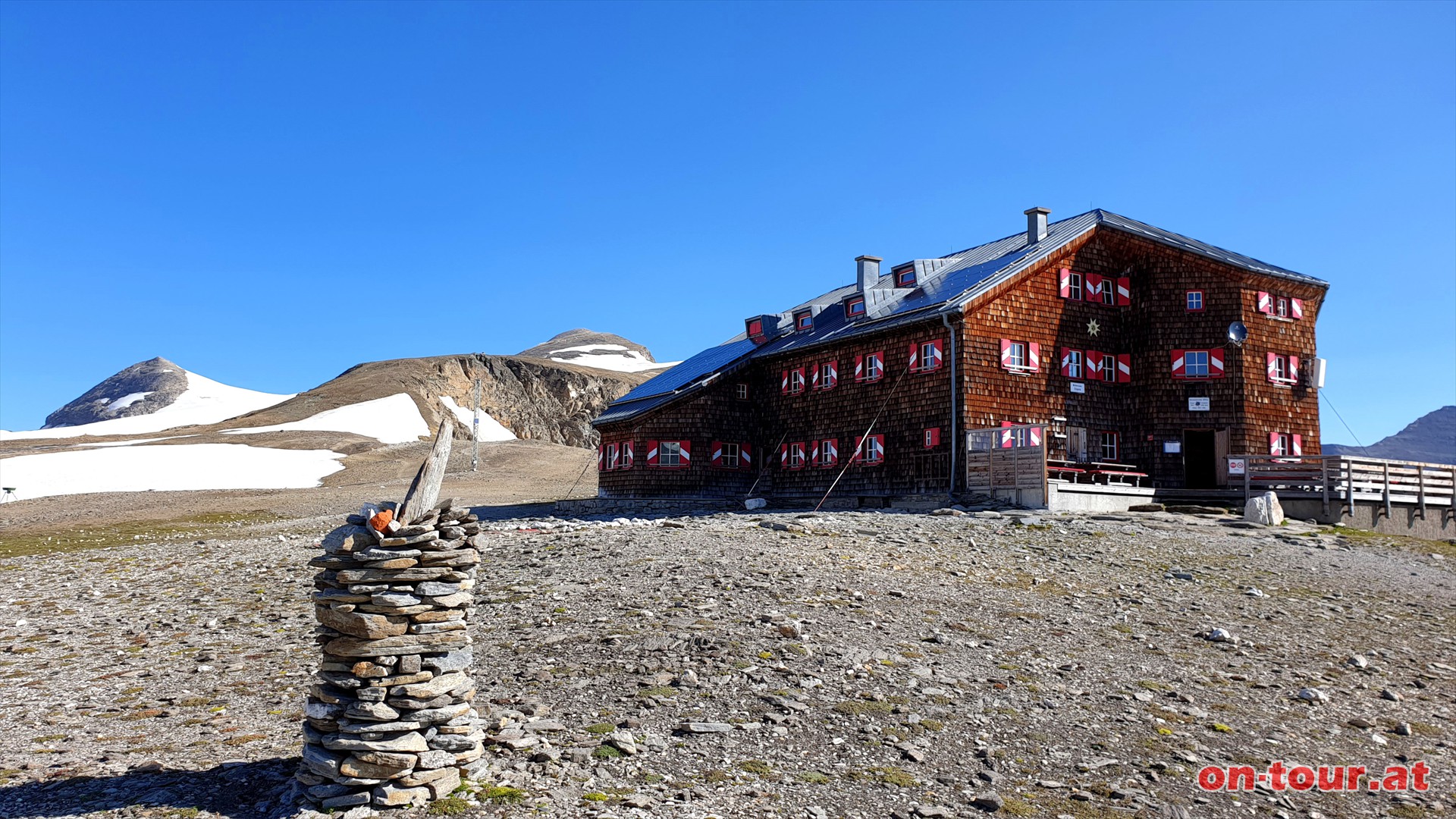 Oberwalderhtte auf fast 3000 m. Links im Hintergrund der Mittlere Brenkopf.