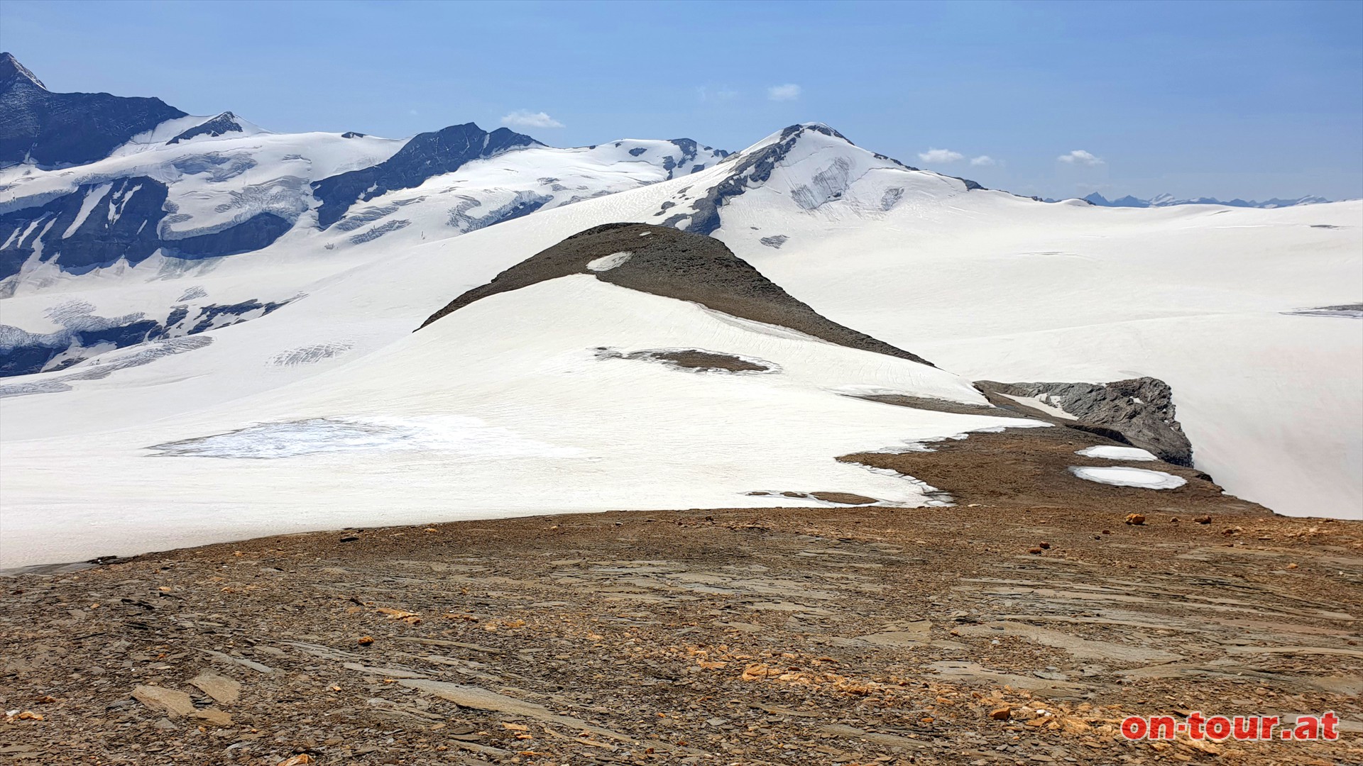 Rckweg zum Mittleren Brenkopf und nach der Eiswandscharte Abstieg zum Vorderen Brenkopf. Der Johannisberg im Hintergrund.