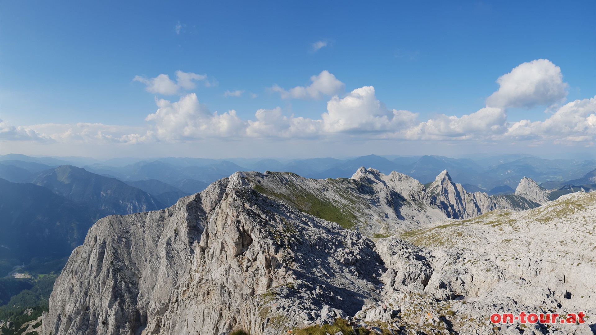 Groer Buchstein; 2.224 m; Buchsteinplateau mit Admonter Frauenmauer, St. Gallner Spitz und Buchsteinmauer (v.l.n.r.).