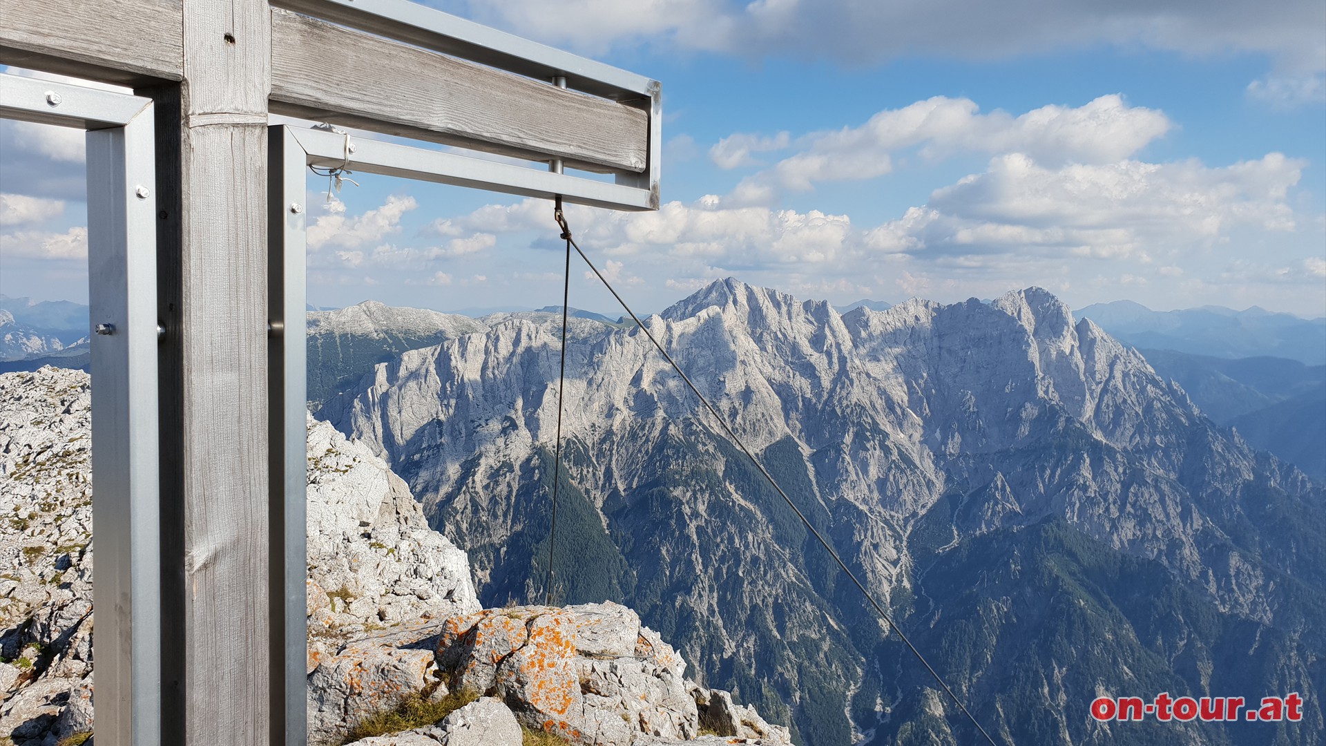 Groer Buchstein; 2.224 m; im Hintergrund die Hochtorgruppe.