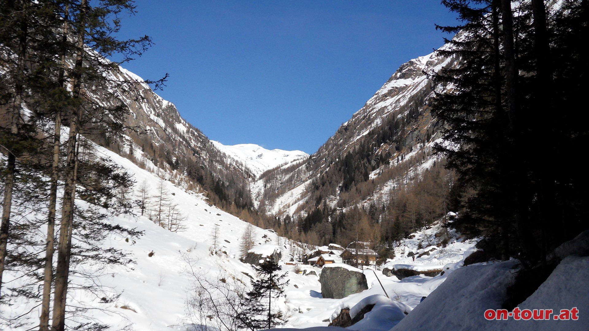 Der Httenzustieg erfolgt ber das Maurertal. Zeitig starten, im Tal kann erhebliche Lawinengefahr herrschen!