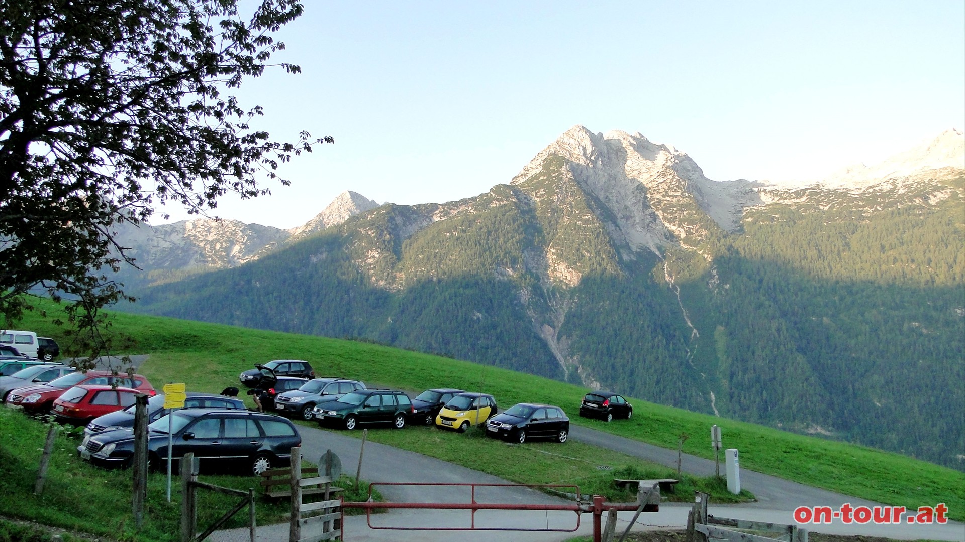 Tour-Ausgangspunkt ist der gebührenpflichtige obere Parkplatz in Pürzlbach.
