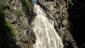 Der kurze, aber lohnenswerte Abstecher, zum 3 Min. entfernten Wasserfall, kann getrost beim Abstieg angetreten werden (bessere Lichtverhltnisse).