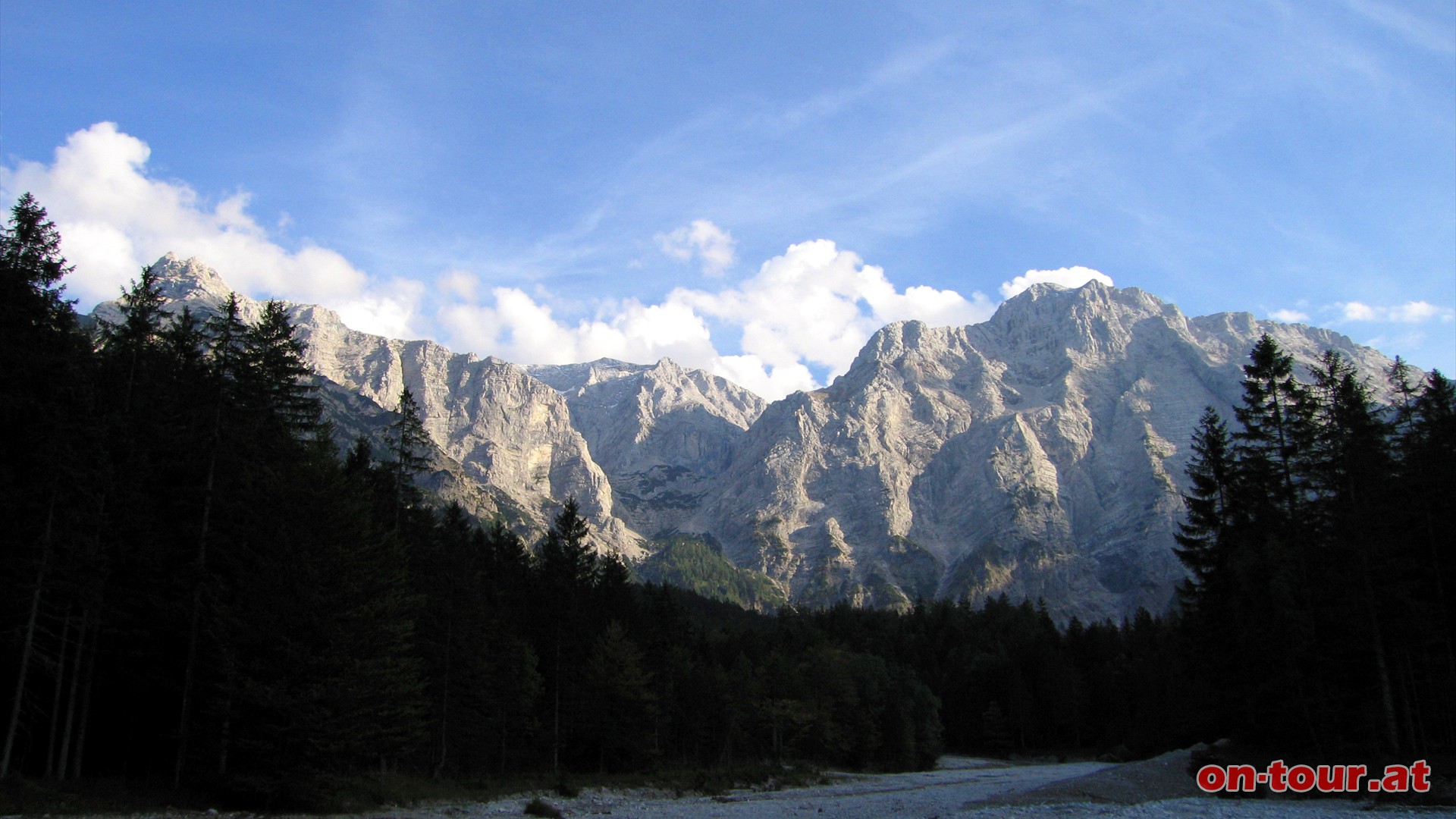 Aufstieg zur Welser Htte. Rechts der Schermberg.