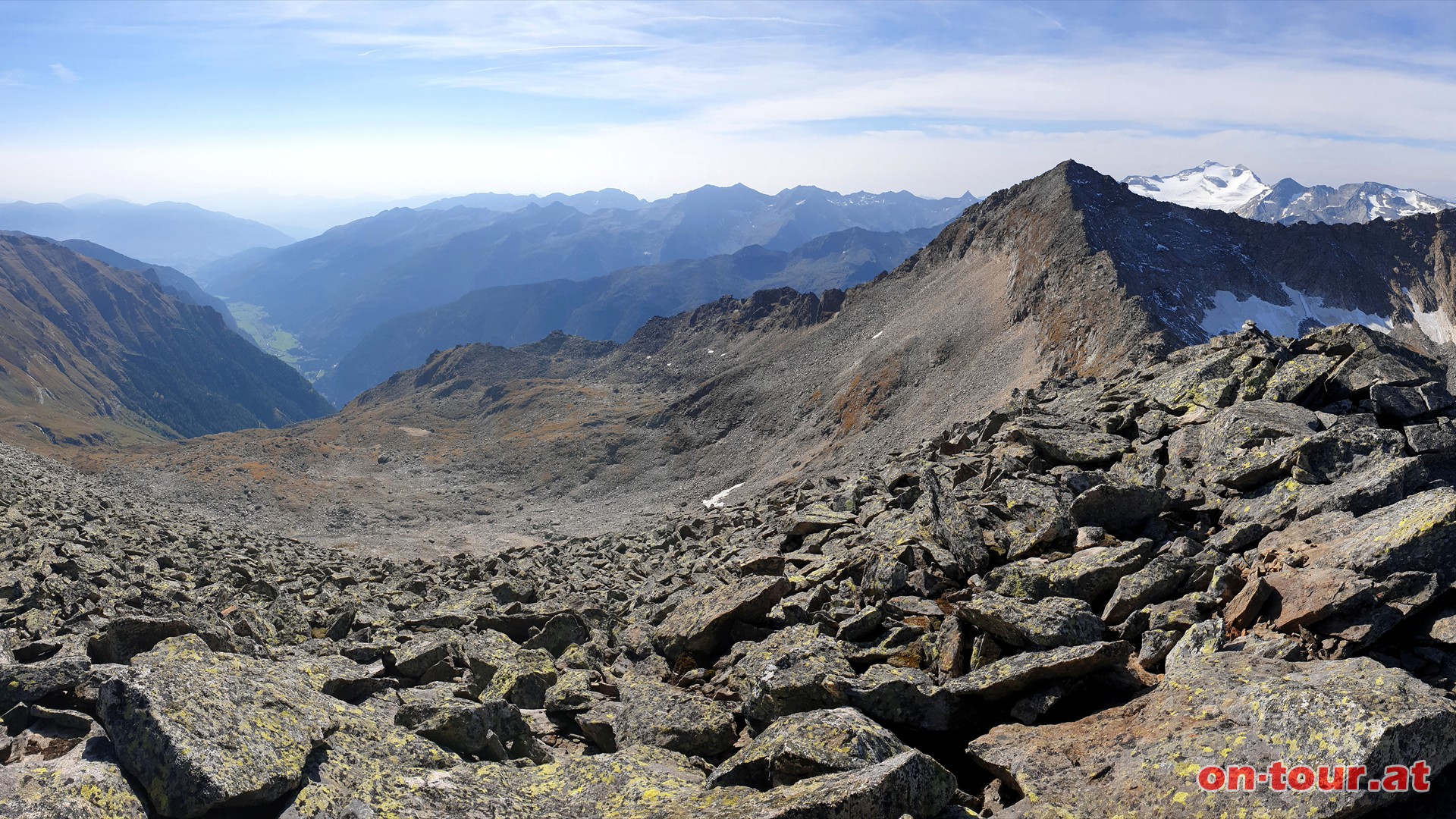 Mittlerer Sonnblick; S-Panorama mit Maltatal (links) und Groem Sonnblick (rechts).