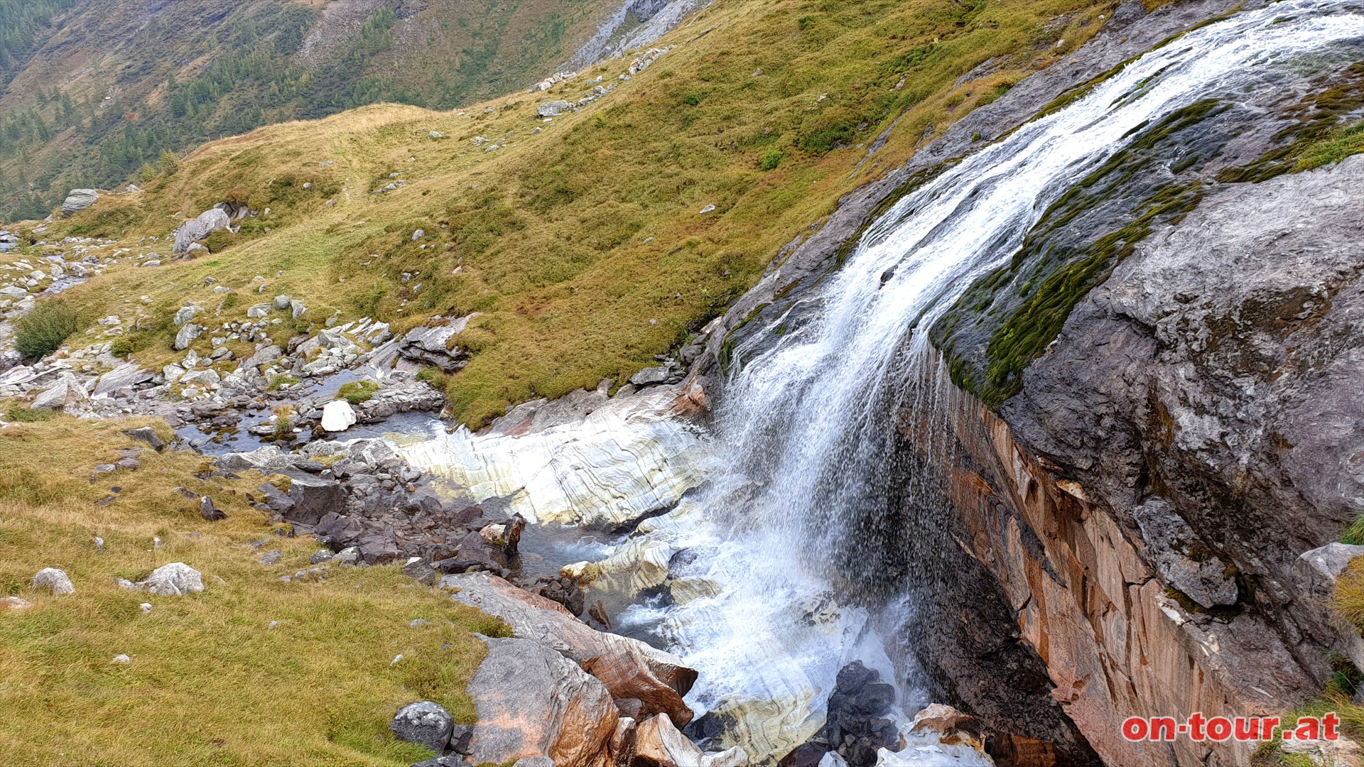 Wasserfall vor der Lanisch-Ochsenhütte.