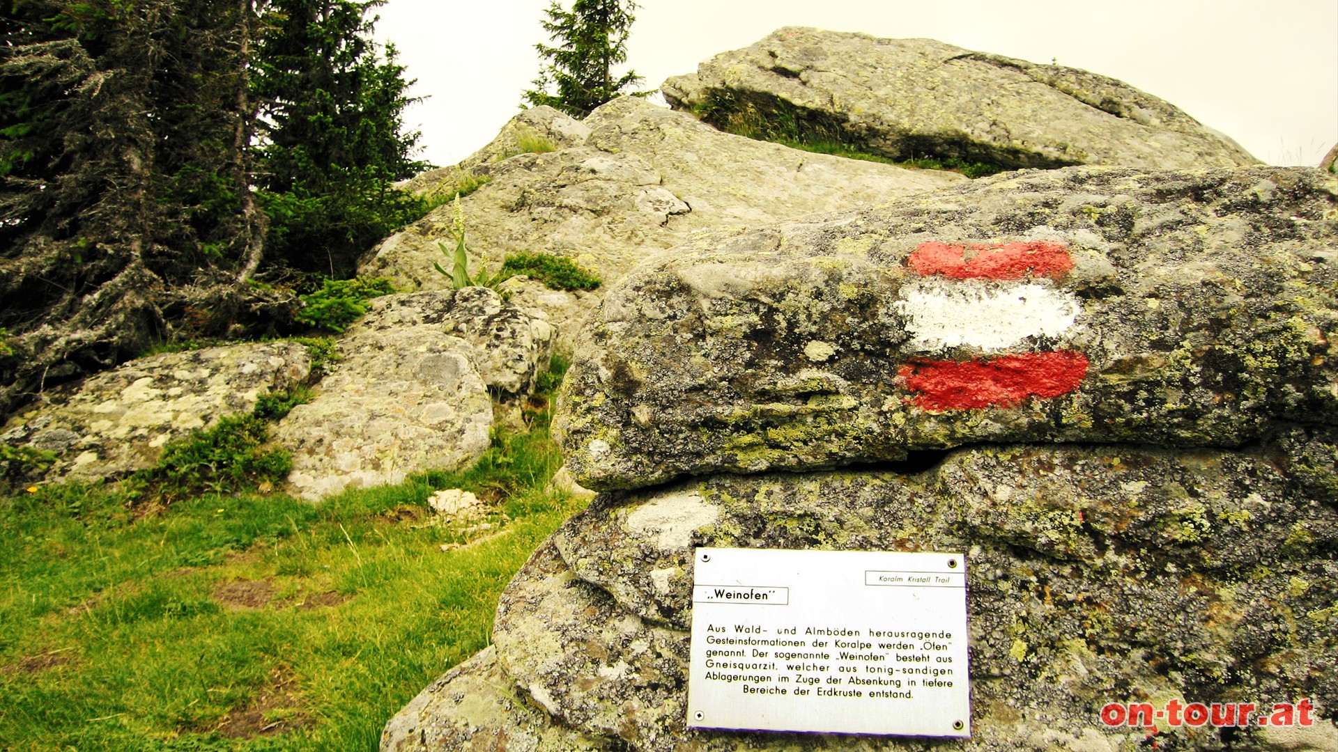 Der Koralm Kristall Trail informiert ber Gesteine der Koralpe.