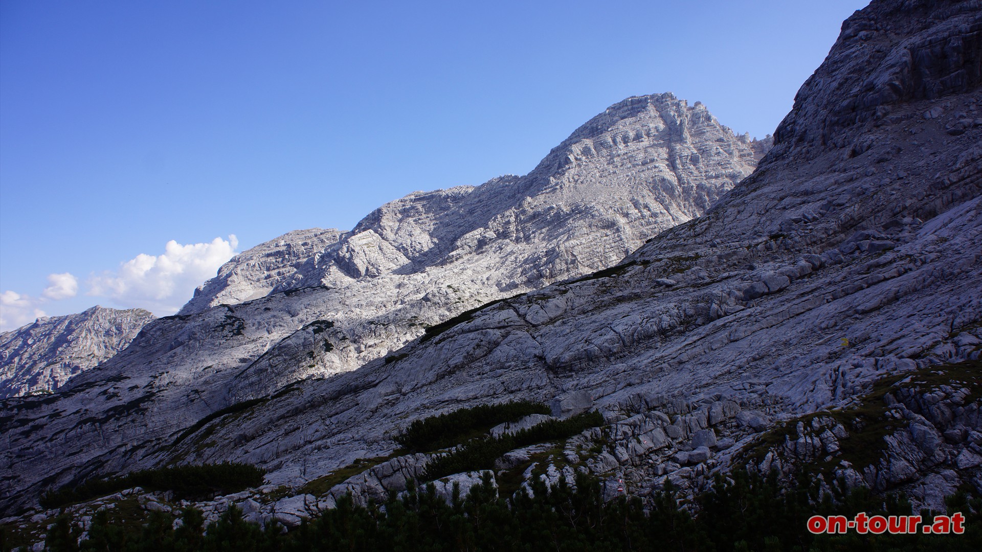 Am Fu des nordstlichen Reifhorngrats vorbei zum Ochsenhorn.