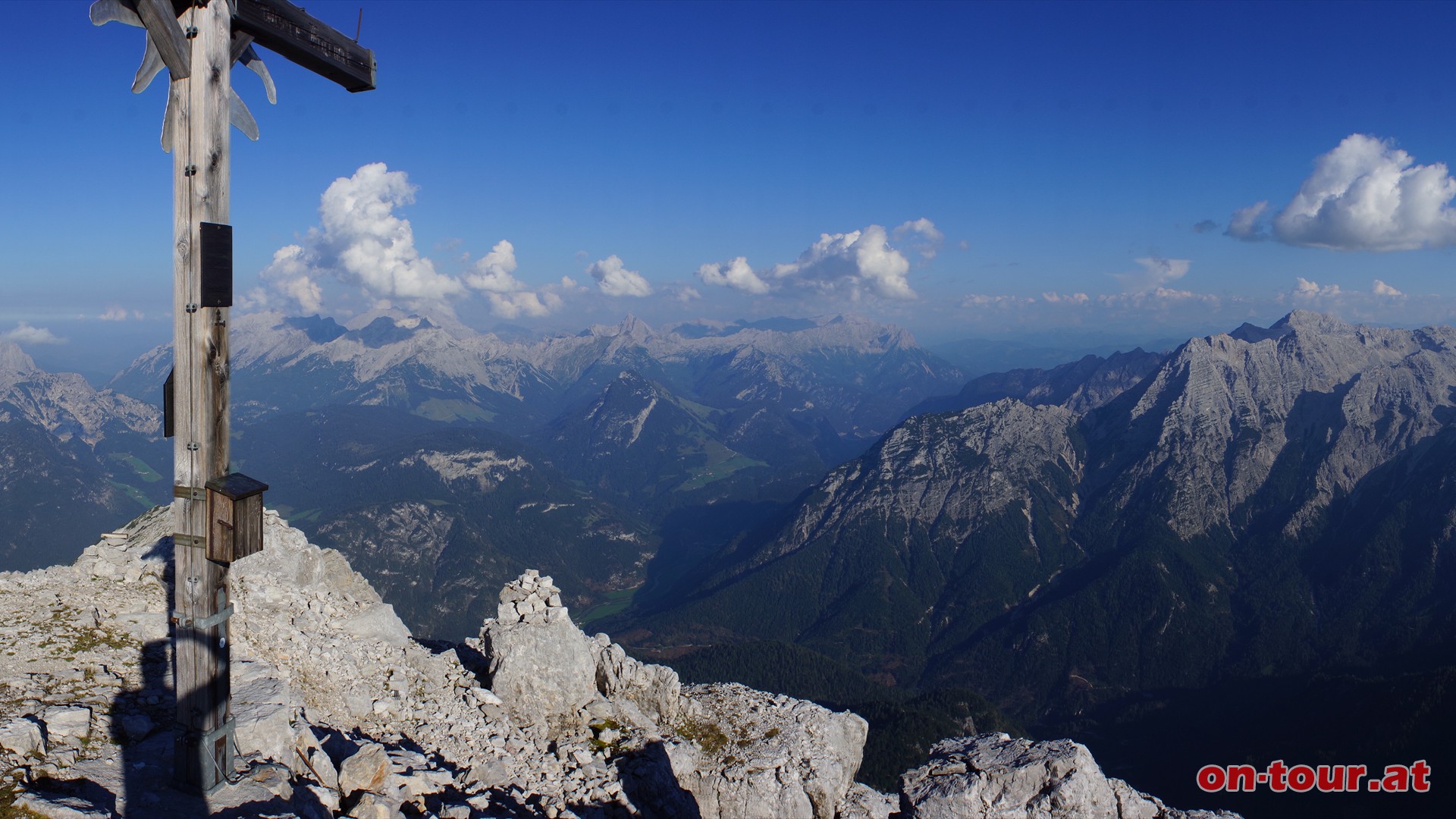 Groes Ochsenhorn; im Osten die Berchtesgadener Alpen, im Sdosten die Leoganger Steinberge