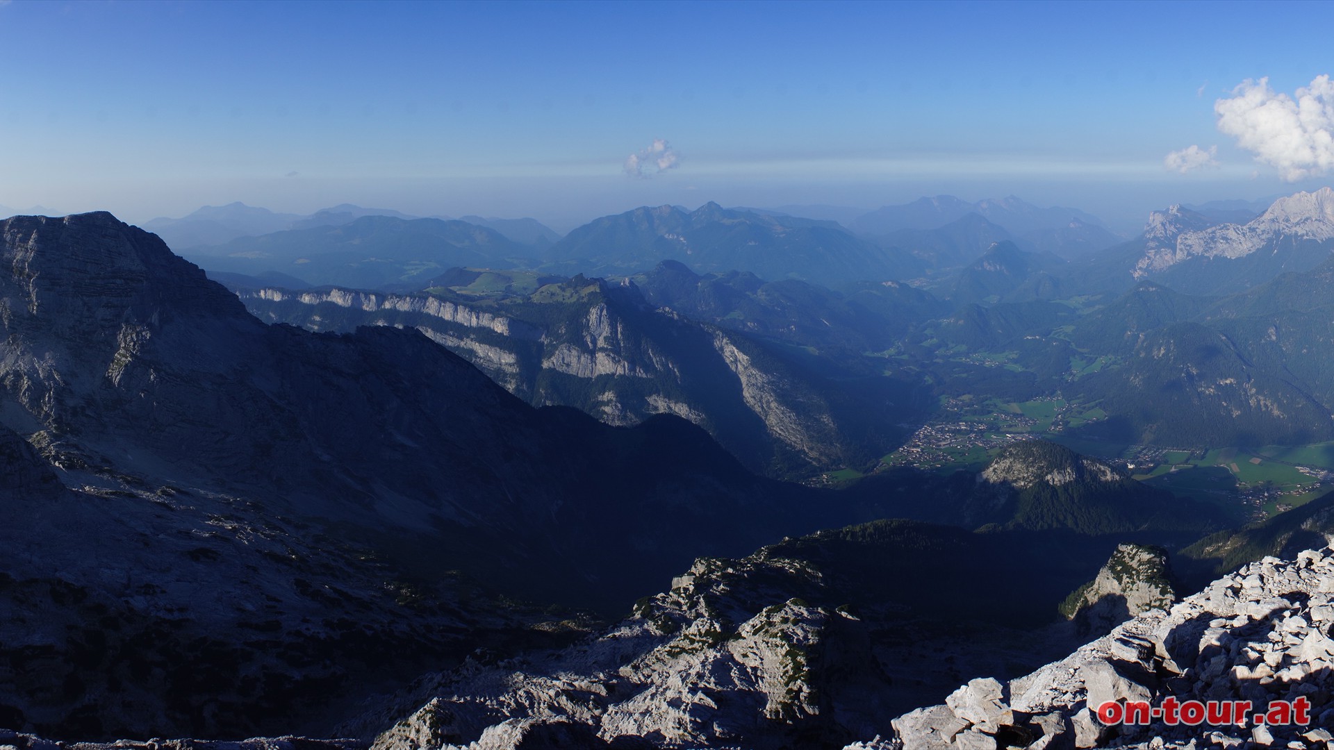 Im Norden Lofer, links davon die Sonnwand und das Breithorn.