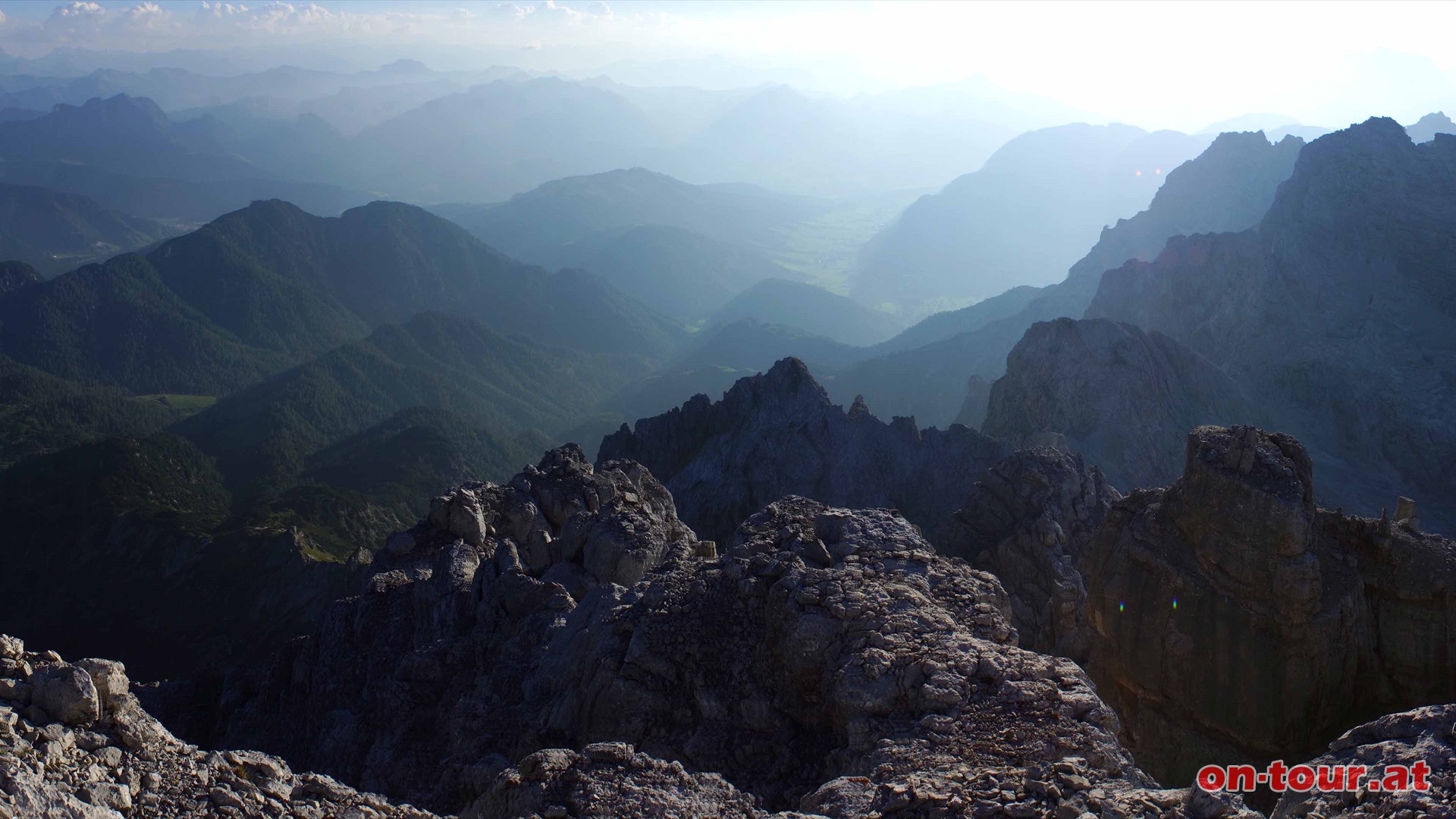 Im Sdwesten das Pillerseetal und dahinter die Kitzbheler Alpen.