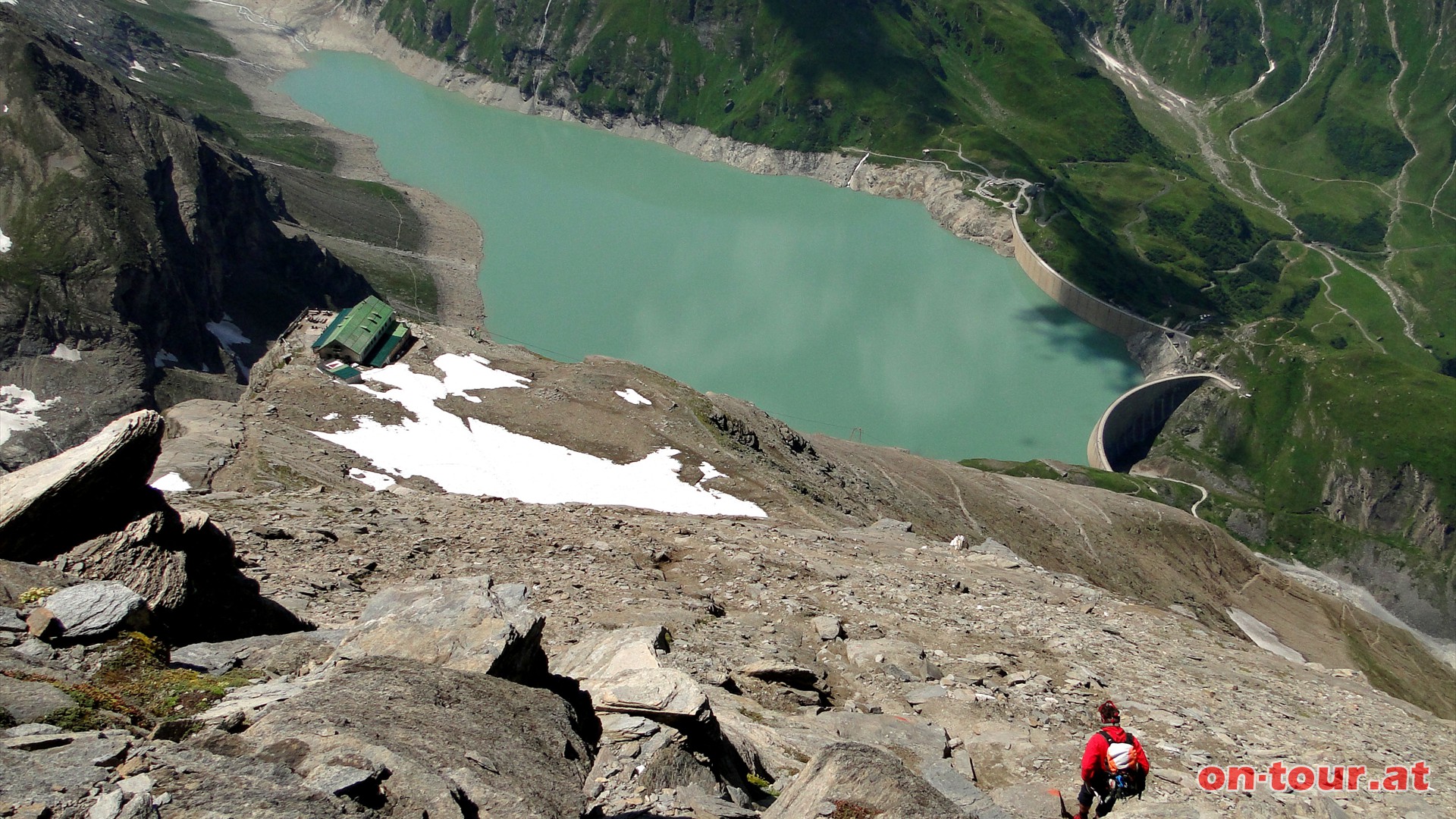 Abstieg zur Htte und zum Stausee Mooserboden.