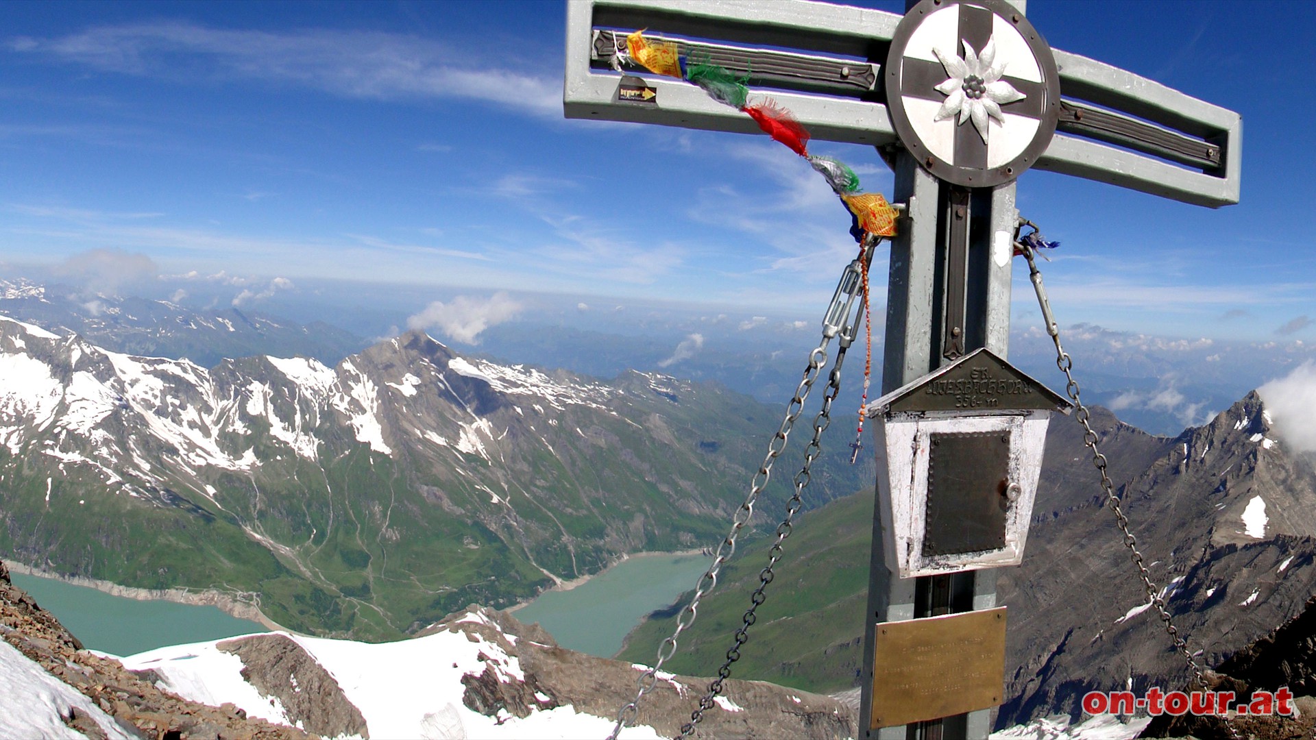 Am Groen Wiesbachhorn. Im Nordwesten das Kitzsteinhorn und Kapruner Tal.