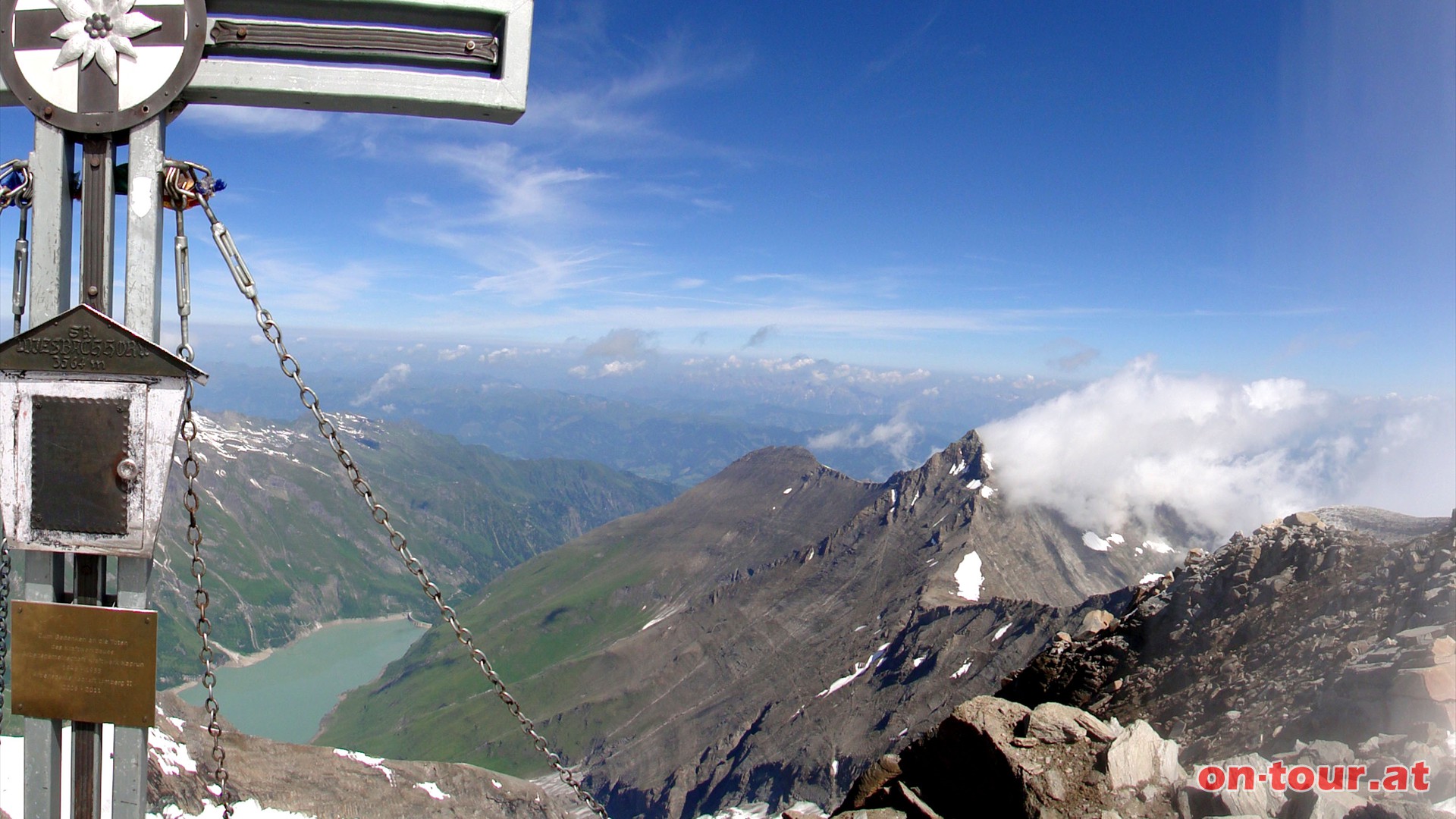 Im Norden der Hohe Tenn und links der Wasserfallboden Stausee.