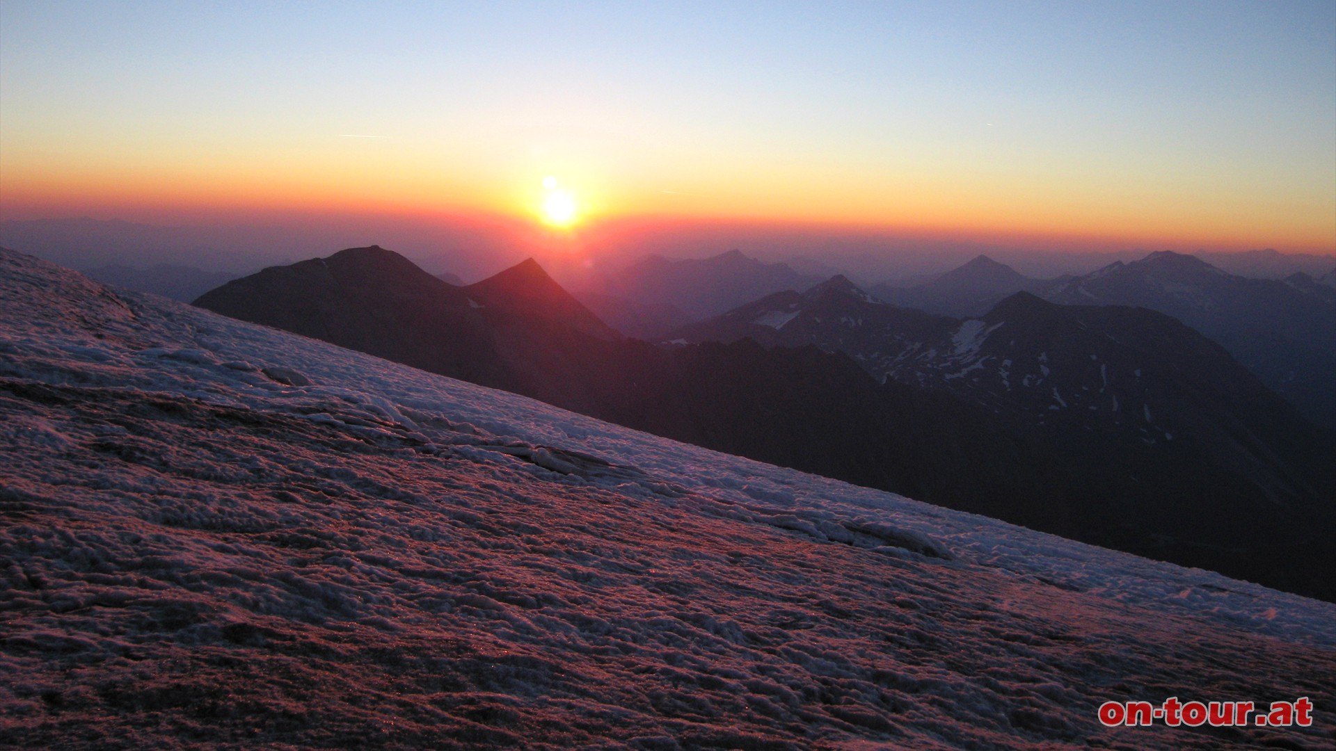 Rechtzeitig zum Sonnenaufgang am Weg zum Glocknerleitl.