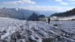 Gletscherspalten knnen eine Breite von mehreren Metern und Tiefen bis ber 20 Meter erreichen. 
Selbst bei einer dickeren Schneedecke ber dem Gletscher sollte auf Seil, Pickel, Steigeisen und Gurt nicht verzichtet werden. 