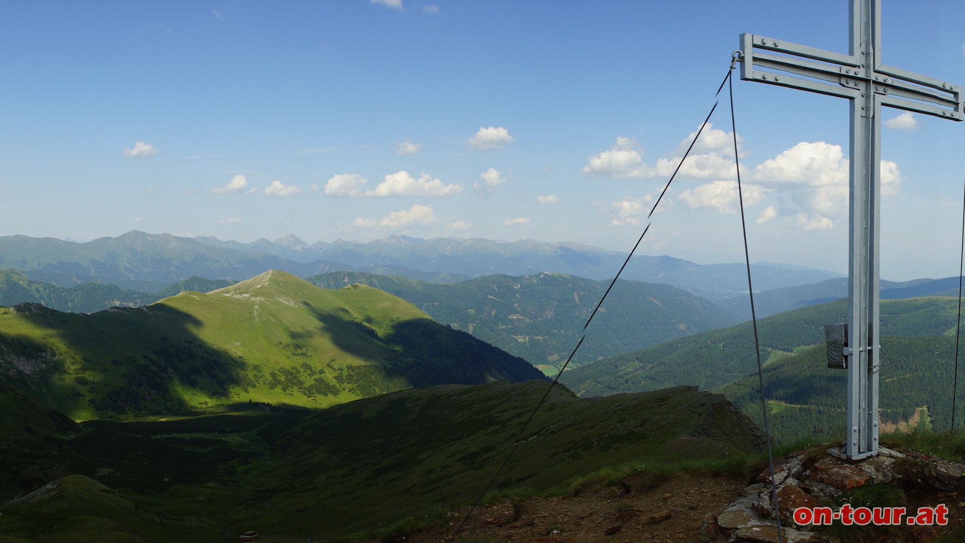 Kleinhansl; 2.217m, Blick nach Osten, der Gruber-Hirnkogel links