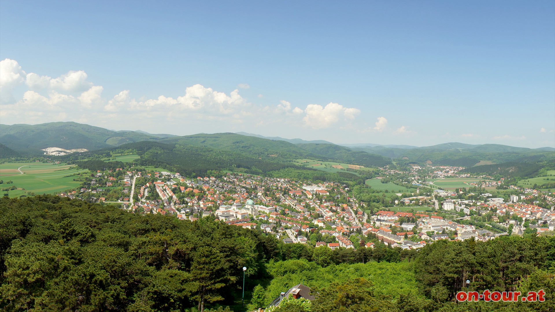 Berndorf im Westen.