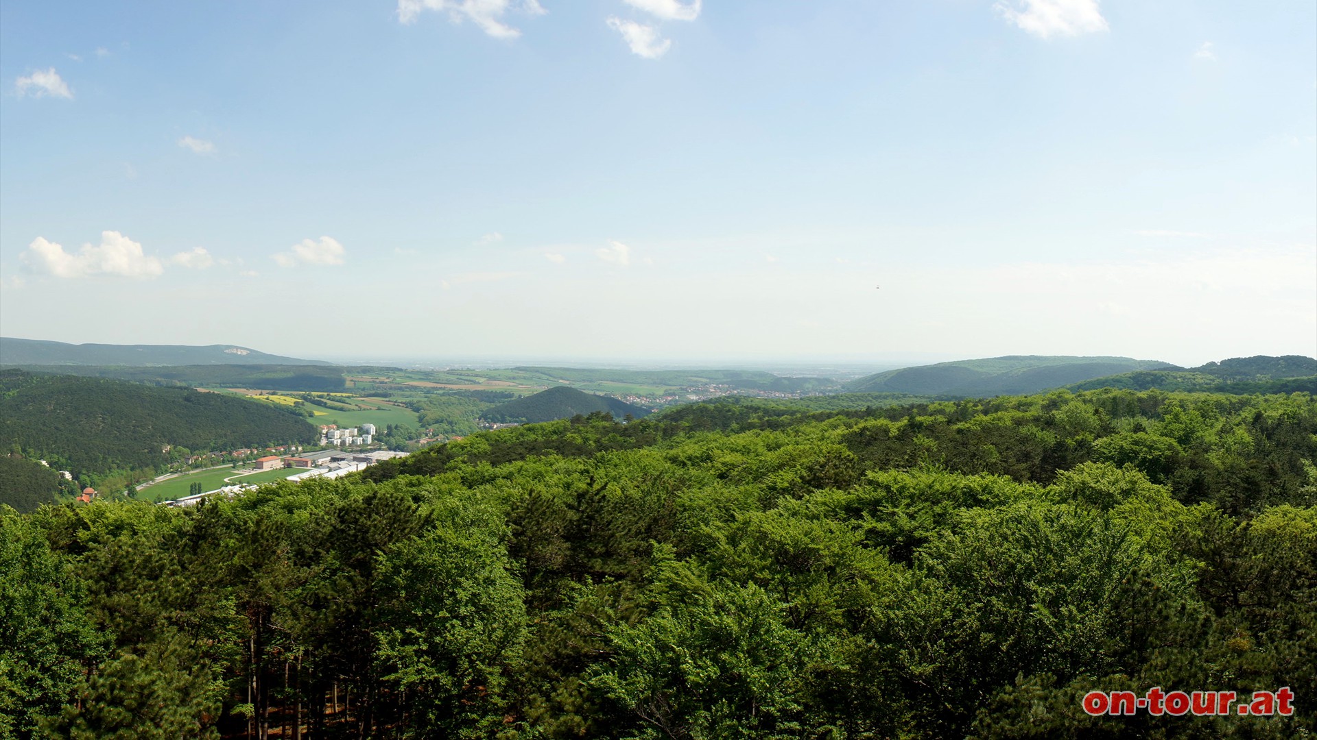 Triestingtal und Groer Jauling im Osten.