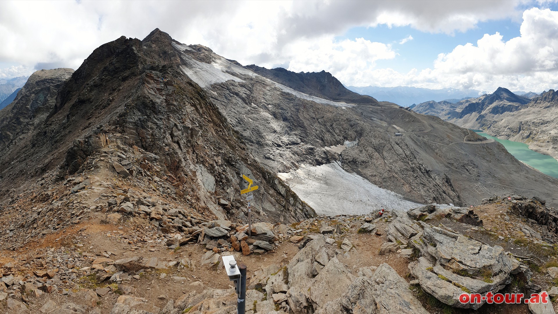 Herzog-Ernst-Spitze mit Blick zum Schareck.