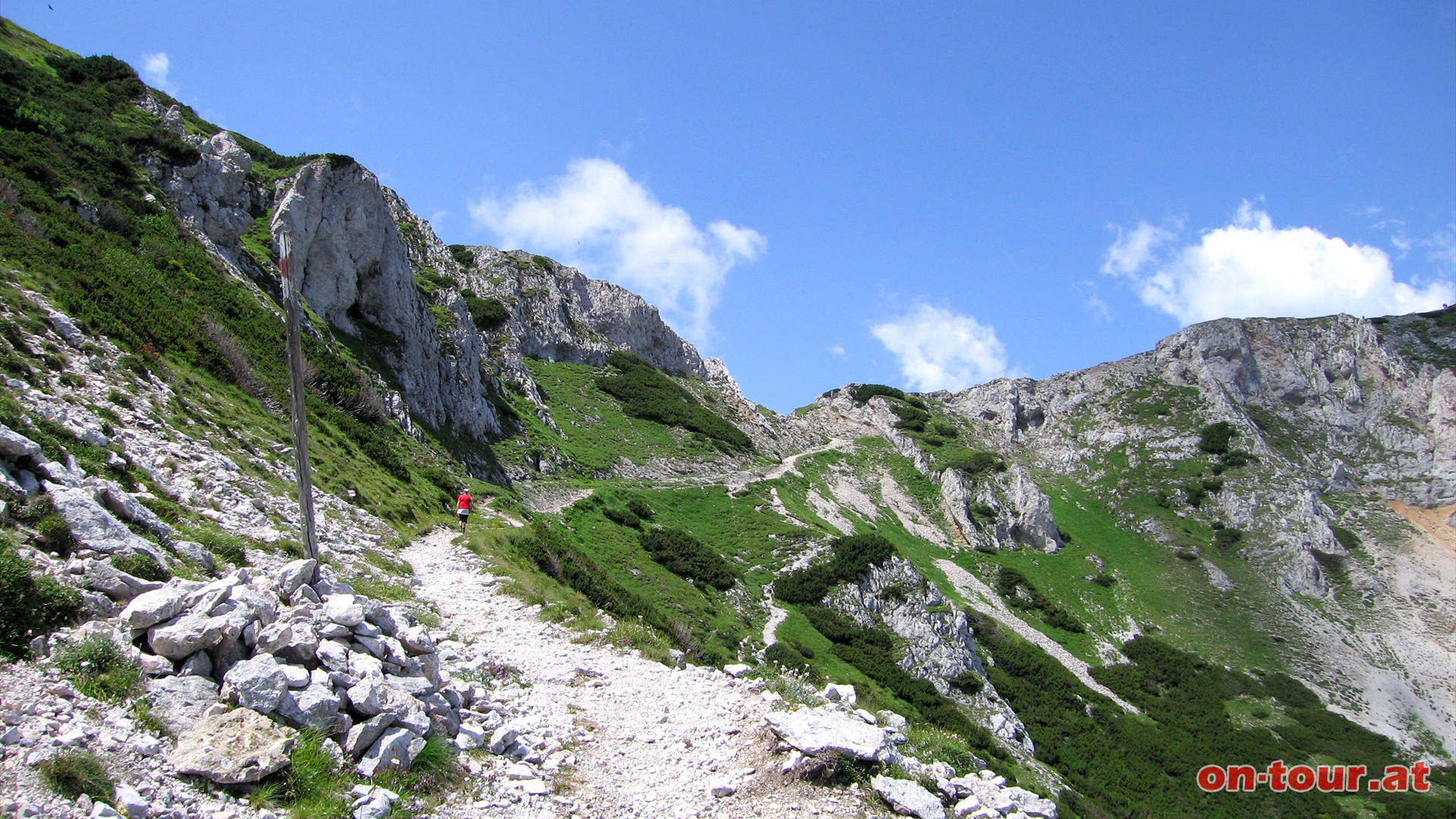 Die letzte, gerade und steile Passage zum Karl-Ludwig-Haus ist ebenfalls gut versichert. Alternativ bietet sich rechts eine Wandquerung bis zum Sattel an.