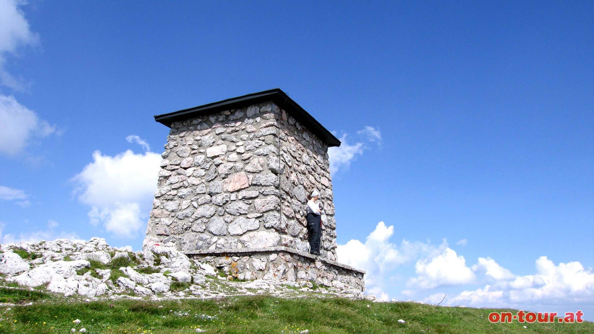 Heukuppe - ein markantes Steinmonument ziert den Gipfel.
