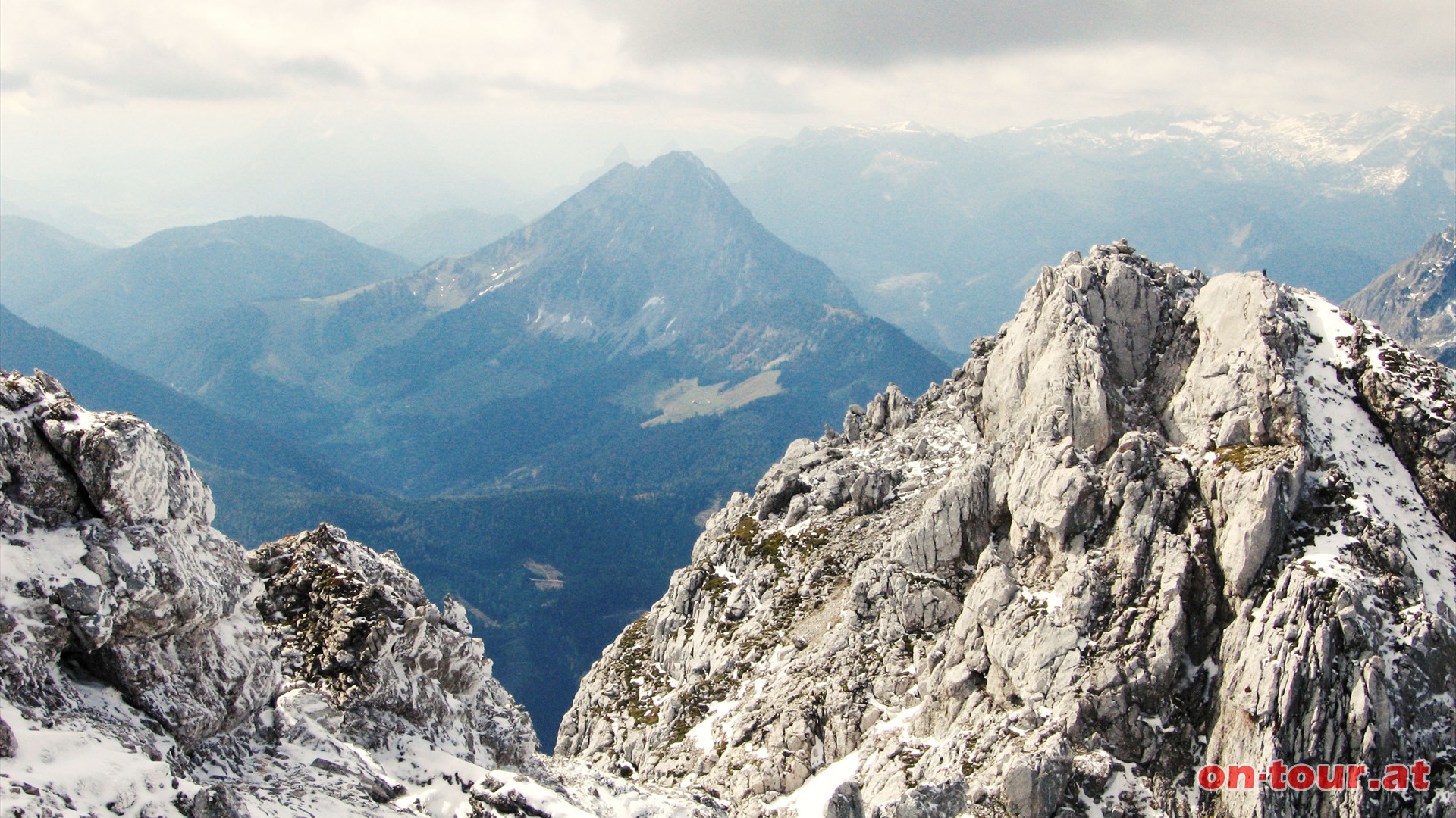 Der Bosruck im Sdwesten, rechts dahinter das Tote Gebirge.