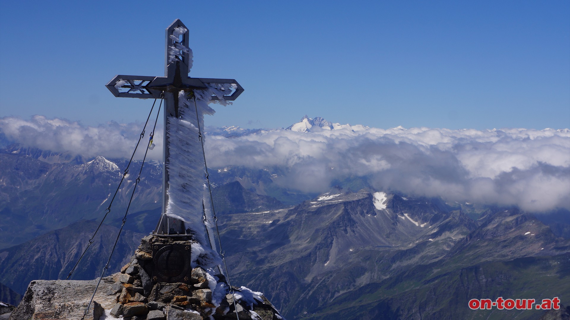 Hochalmspitze mit Groglockner im Hintergrund.