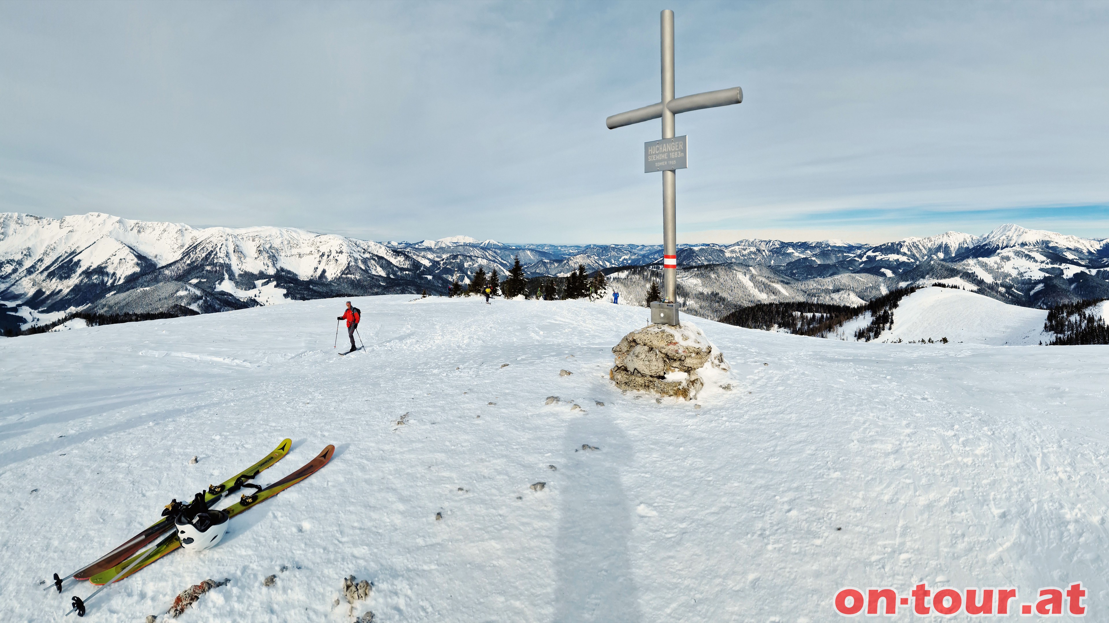 Hochanger mit Hochschwab und Veitsch im Hintergrund.