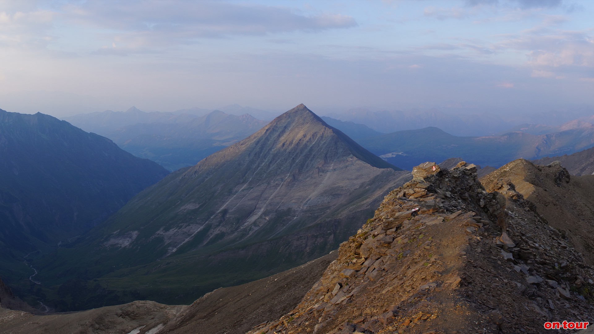 Krummelkeeskopf; 3.103 m. Im Nordosten der Ritterkopf.