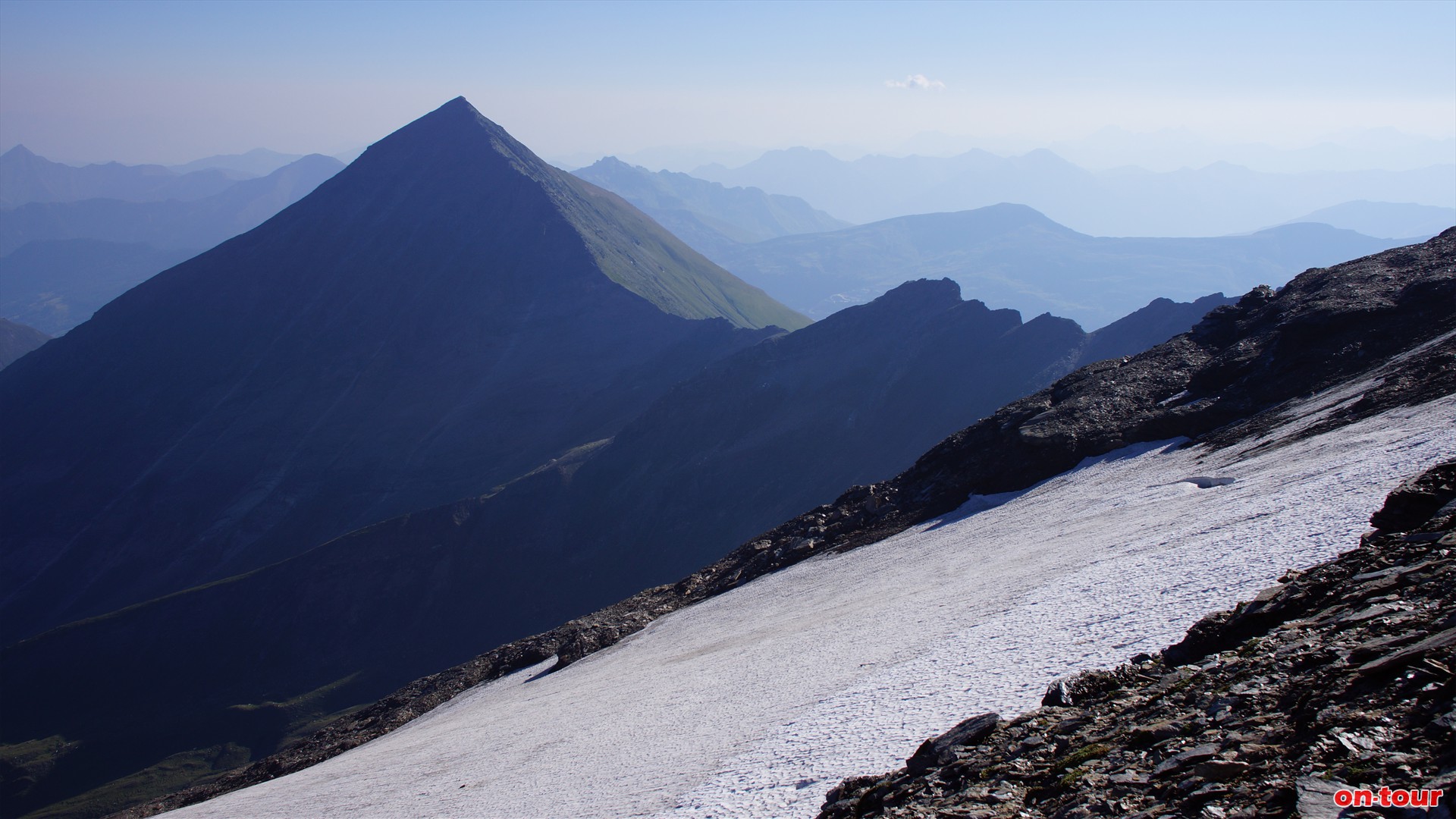 Aufstieg zur Arlthhe; 3.084 m. Der Aufstieg auf der Sdseite ist einfacher. Blick zum Ritterkopf.