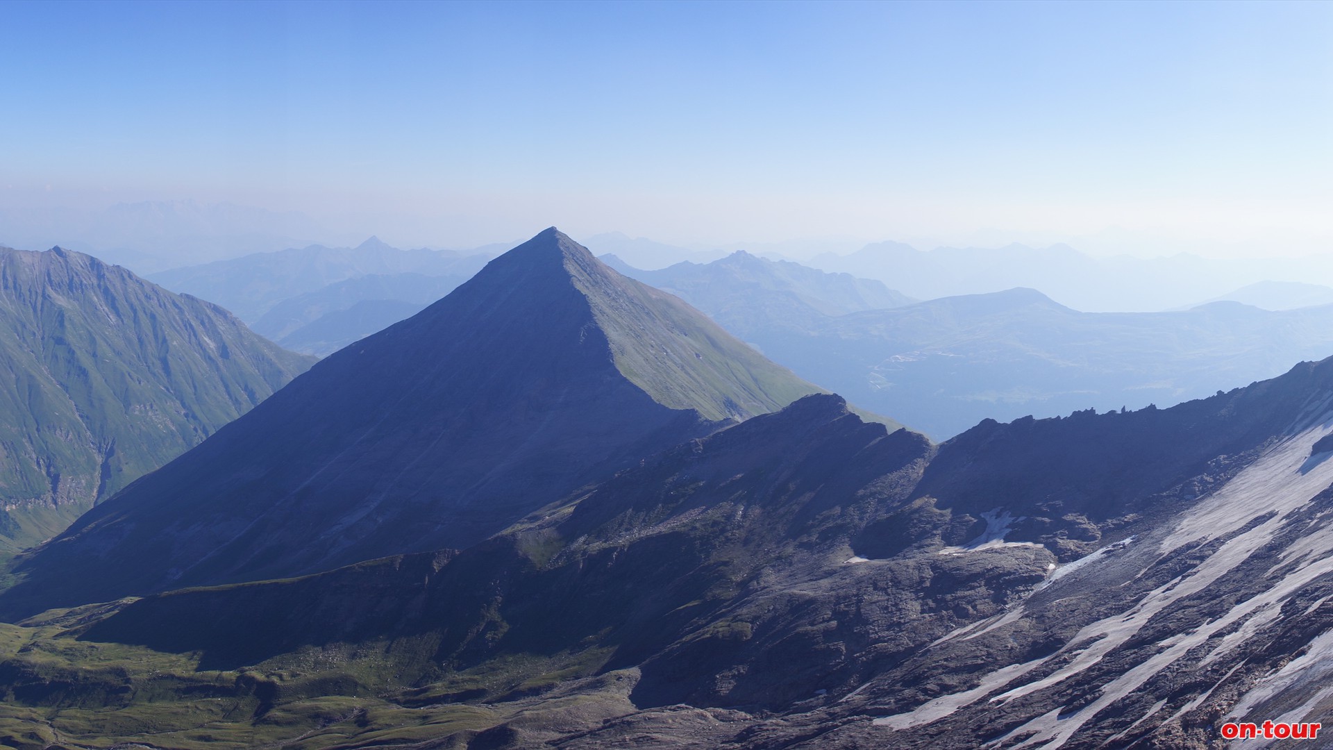 Arlthhe; 3.084 m. Im Nordosten der Ritterkopf.