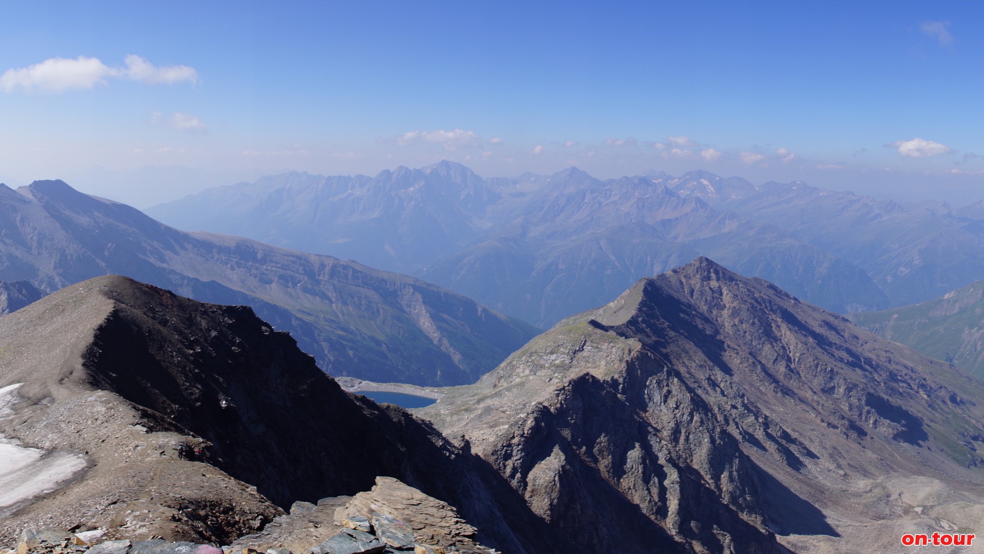 Hocharn; 3.254 m. Im SW das Kleinfleital und der Zirmsee.