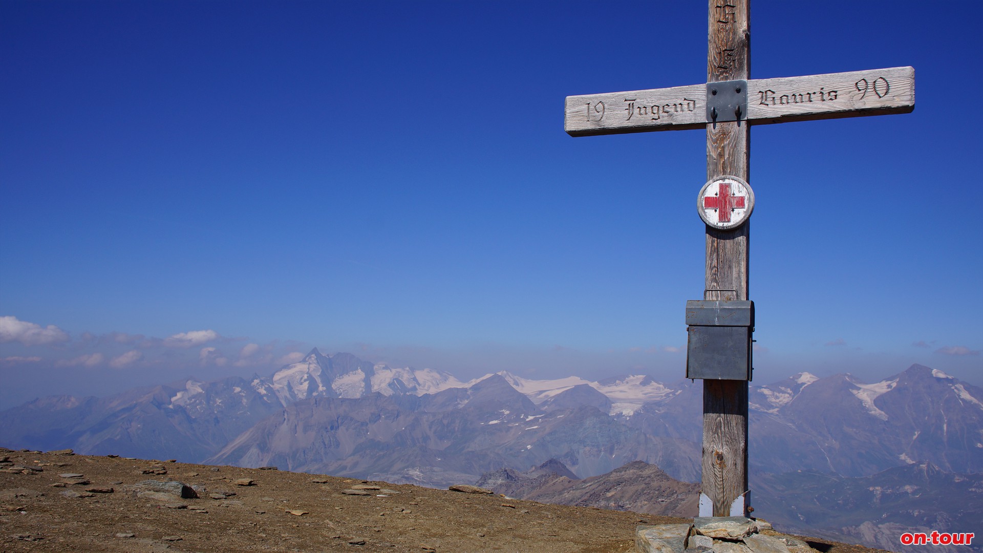 Hocharn; 3.254 m. Im Hintergrund die Glocknergruppe.