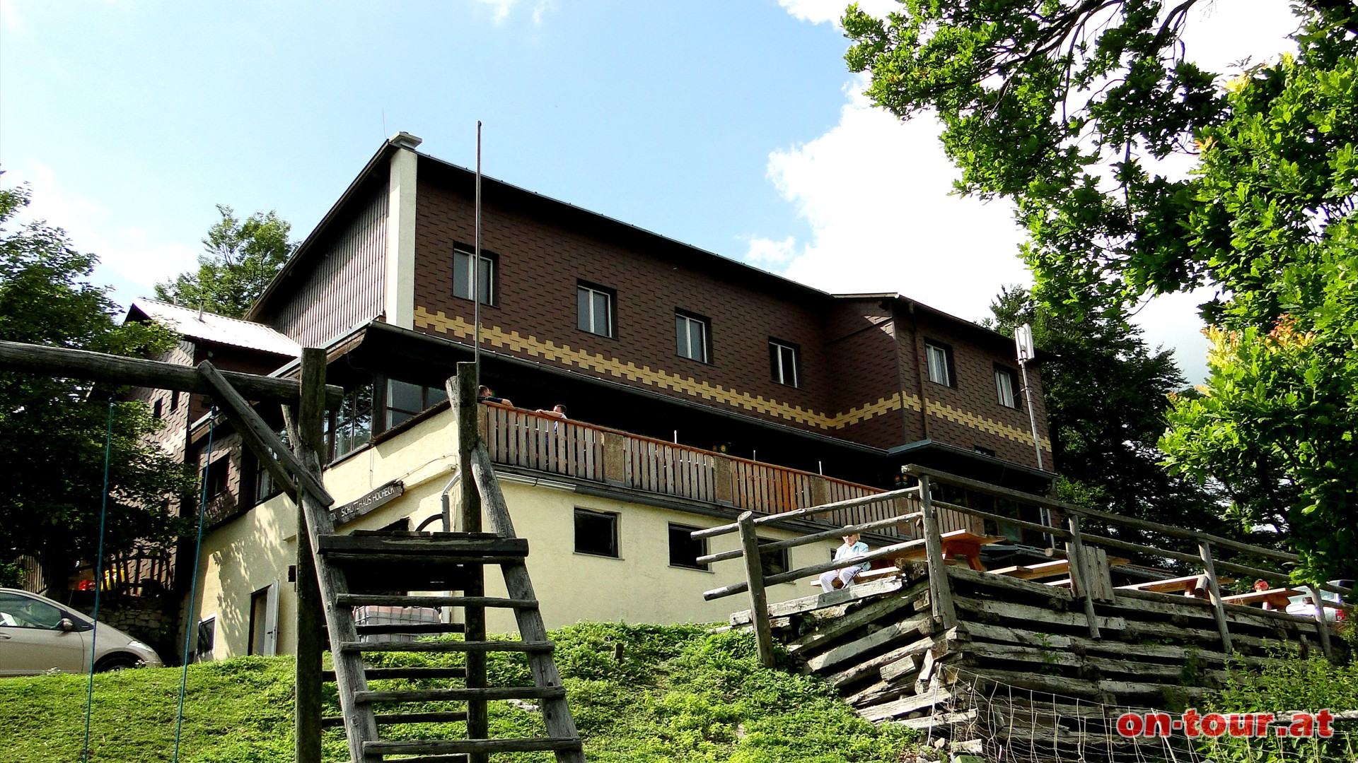 Pause im Hocheck-Schutzhaus. Zufahrt auch mit PKW ber Furth (Mautstr.) mglich.