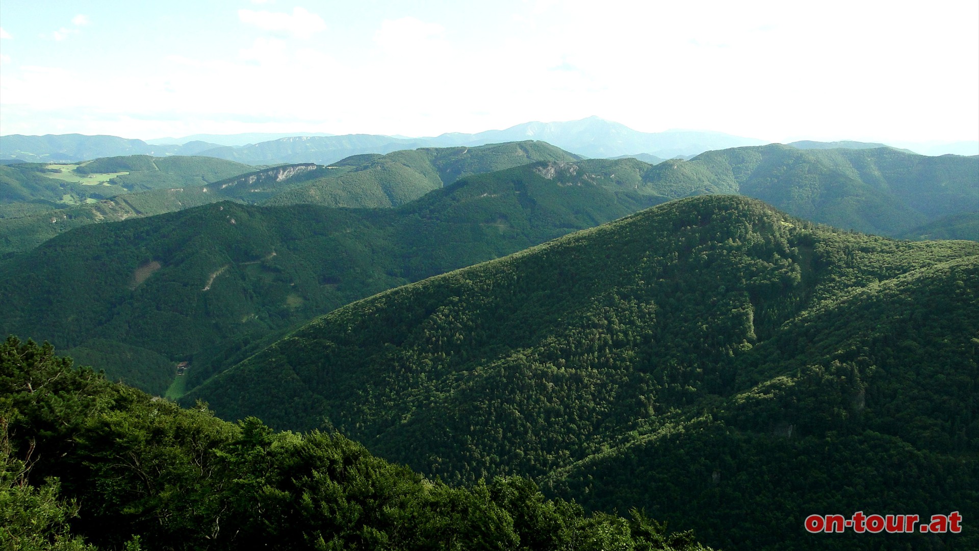 Sirnitzgupf und Gaisstein im Sden und der Schneeberg im Hintergrund.