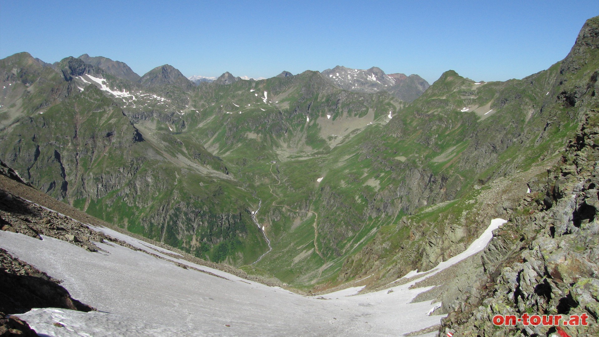 Freier Blick westwrts; Landawirseehtte und die Landawirseen.