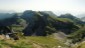 Die Nordabstrze des Rofan im Osten sind wirklich imposant. Zustzlich berblickt man das gesamte stliche Rofangebirge.