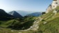 Rckblick zur Mauritzalm, der Rofanbahn-Bergstation und hinunter ins Inntal.