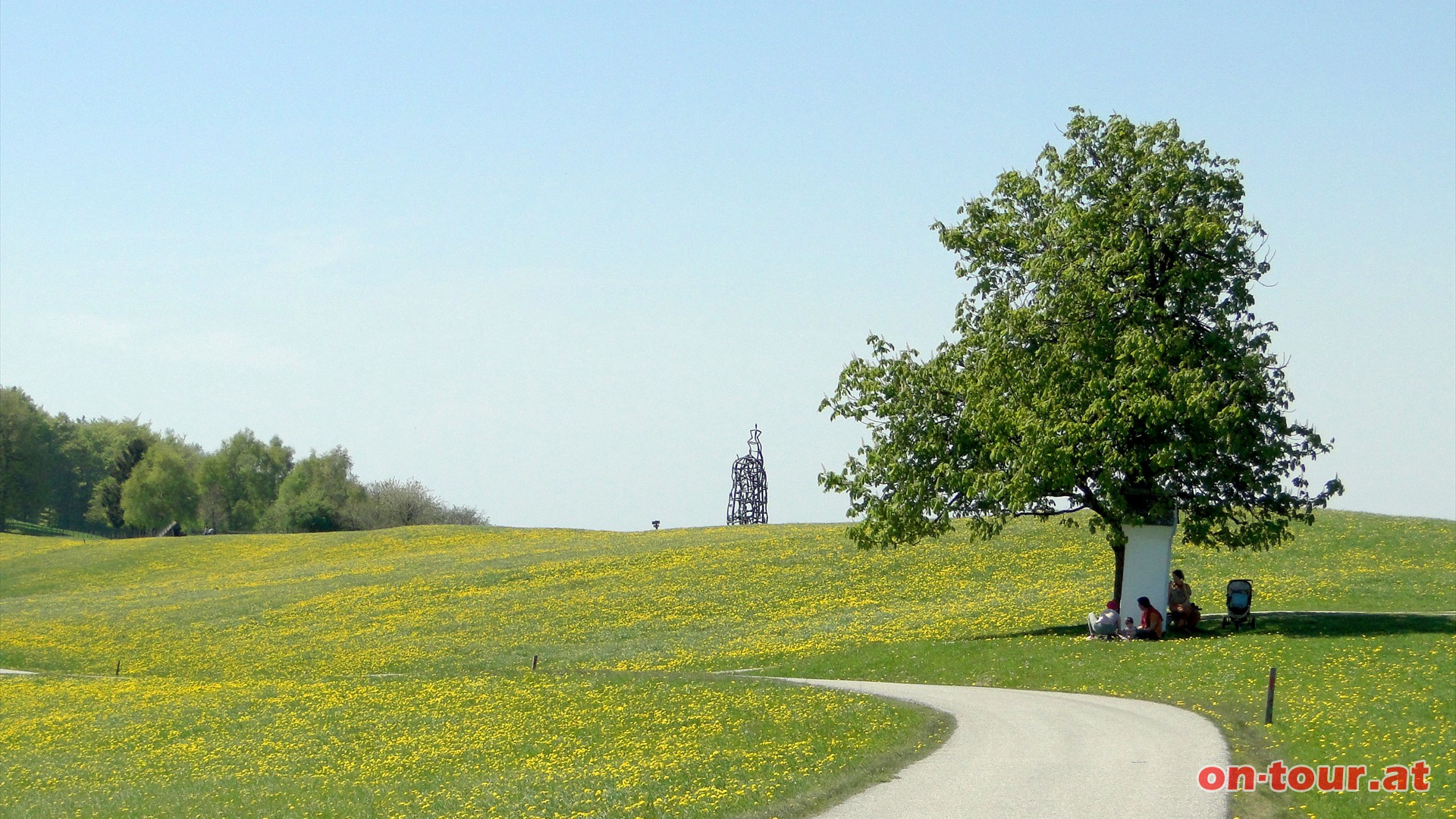 In weiterer Folge umrunden wir den Hochkogel in nordwestlicher Richtung und wandern am Kamm wieder zurck zum Marterl.