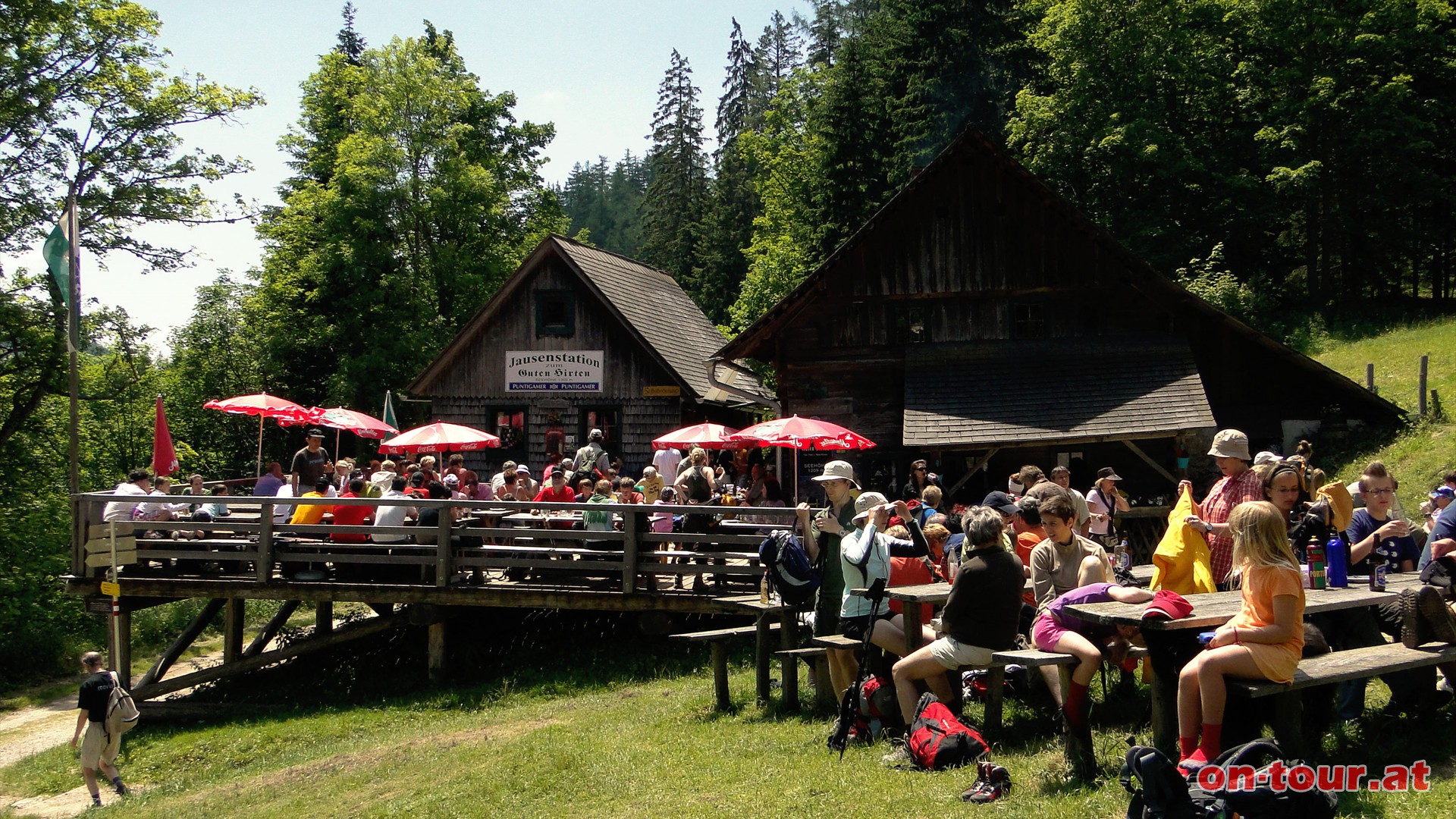 ..... bevor wir ber einen steileren Abschnitt und anschlieenden Wanderweg zur Jausenstation -Zum Guten Hirten- gelangen.