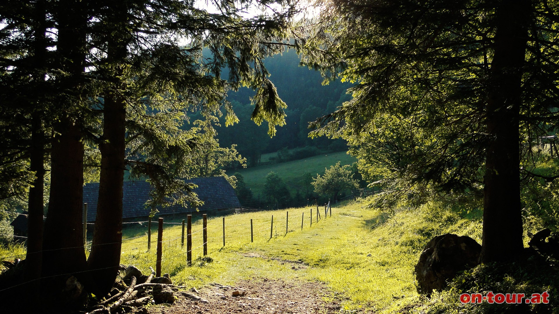 ....der einfache und markierte Weg fhrt ber die Schwaigeralm und die Hans-Kerl-Htte (Abzweig Brenschtzklamm) wieder zurck zur Bruner Mhle (Parkplatz).