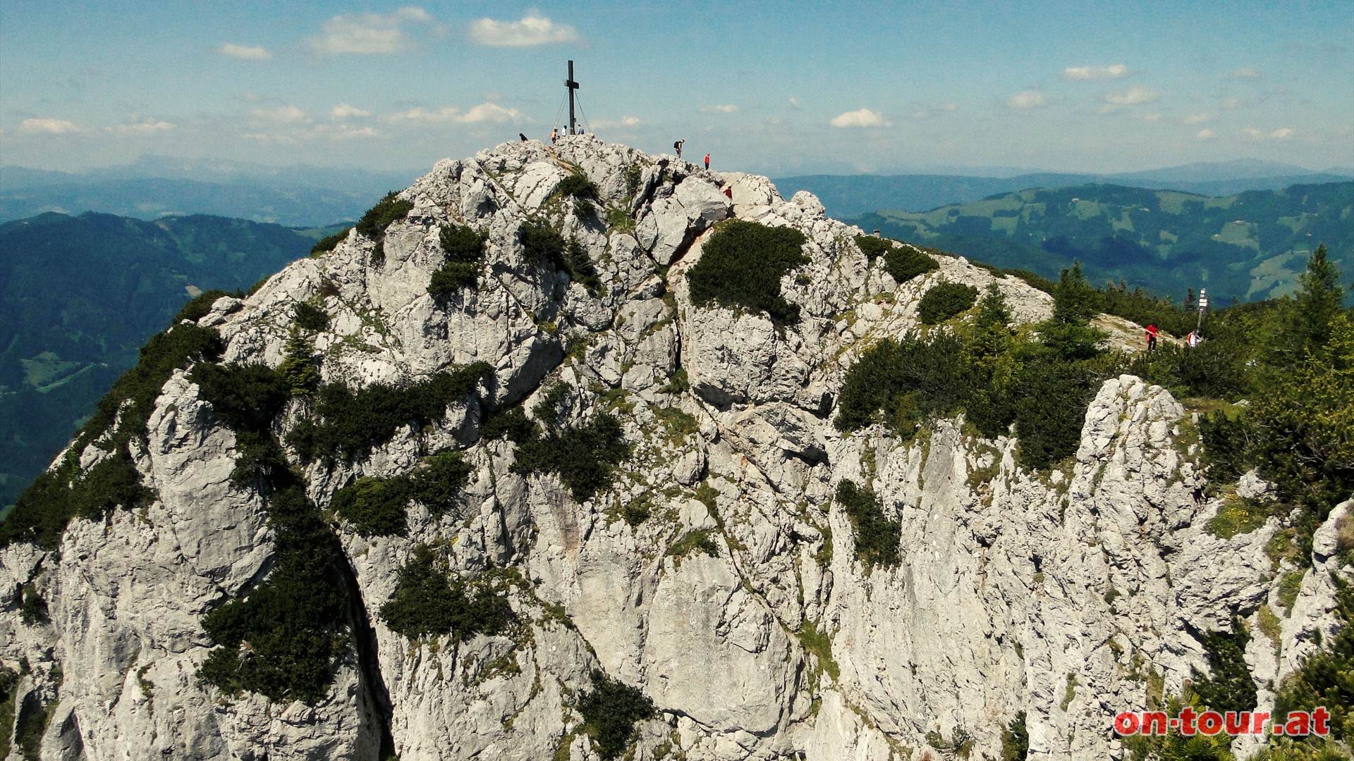 Die steil abfallende Nordwestwand des Hochlantsch. Der Aufstieg ber die Sdwestflanke ist aber unschwierig.