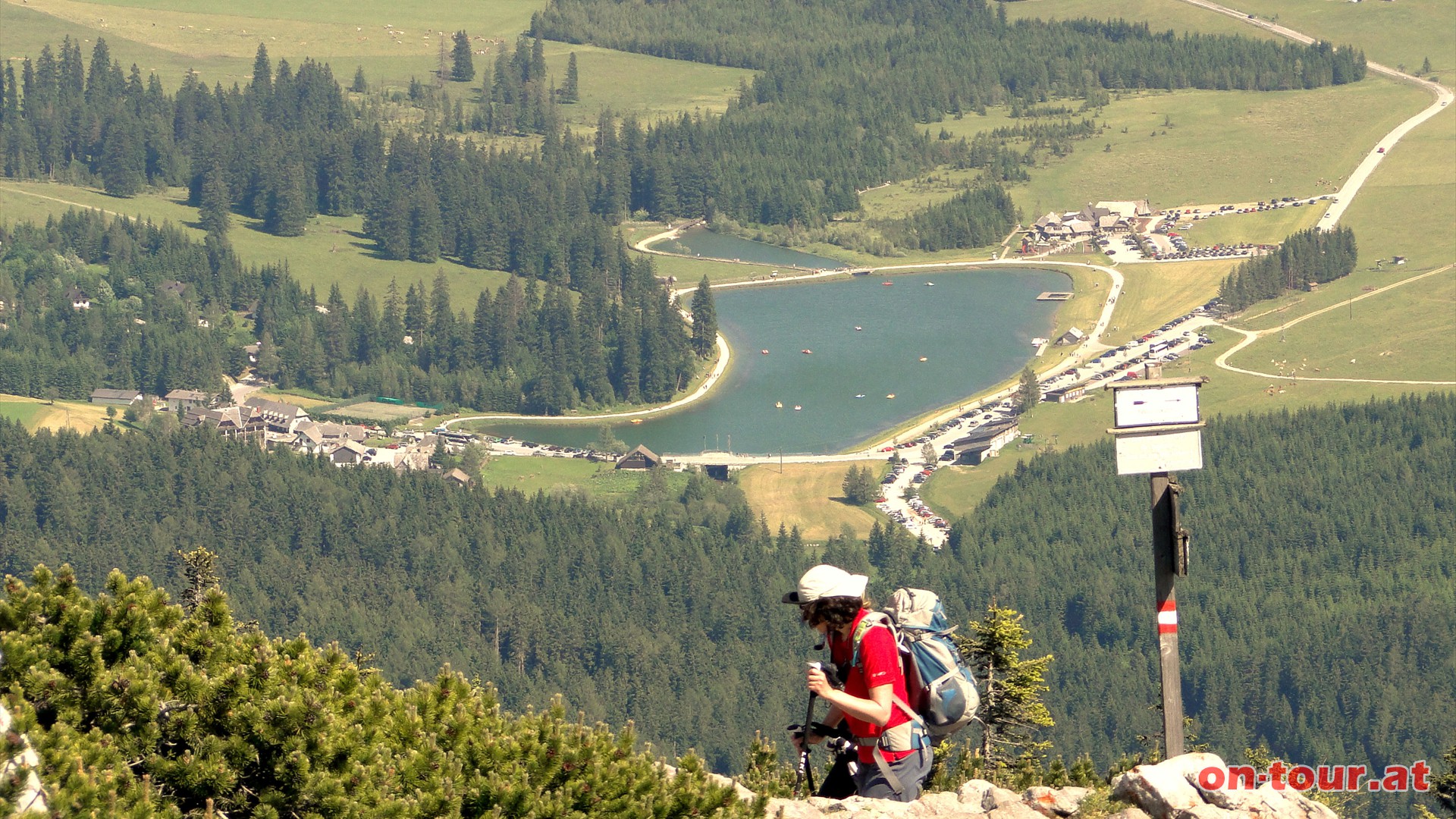 Die Teichalm, im Sdosten, mit dem Teichalmsee ist ein beliebtes Ausflugsgebiet.