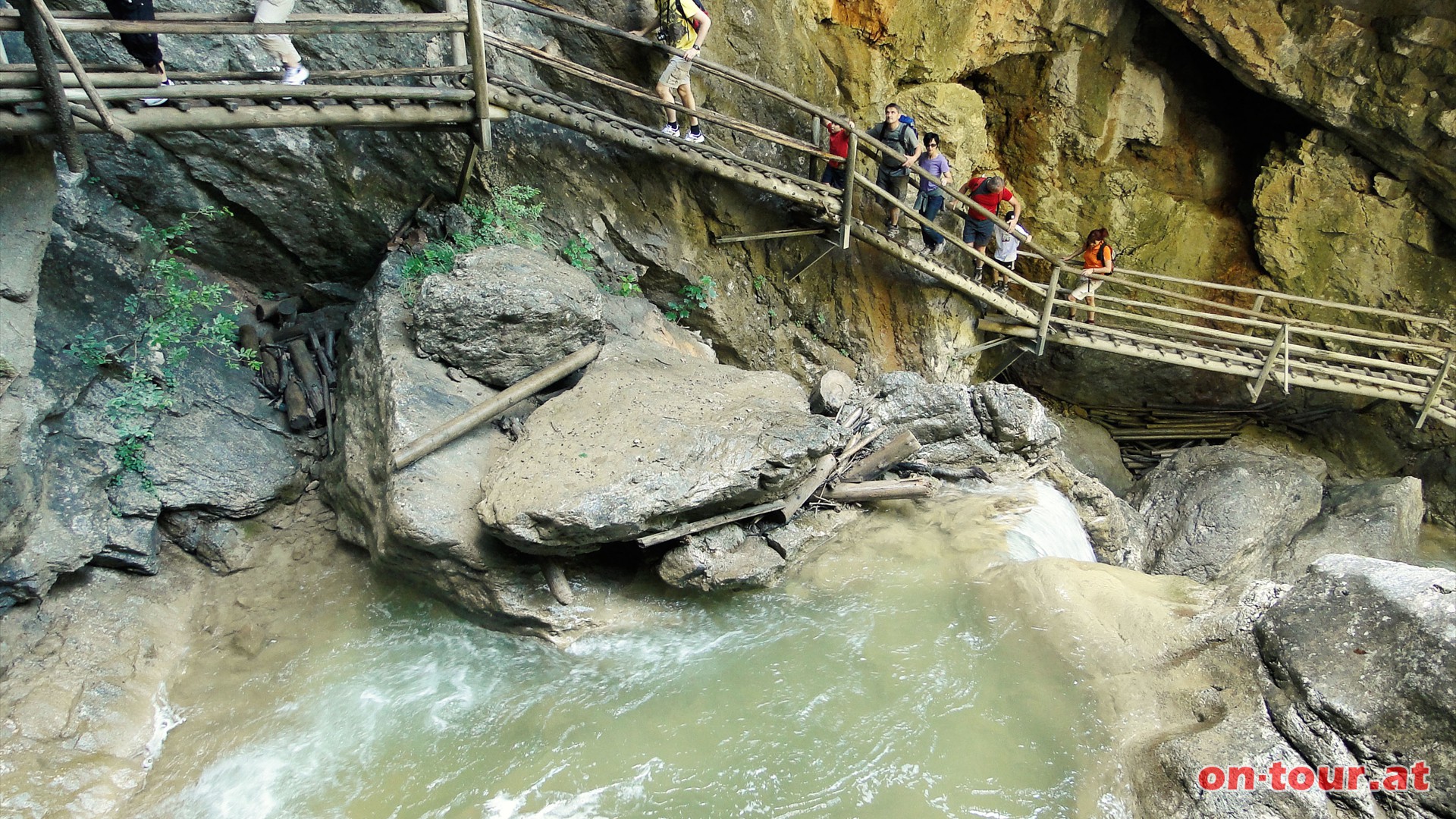 Eindrucksvolle Routenfhrung in der Brenschtzklamm.