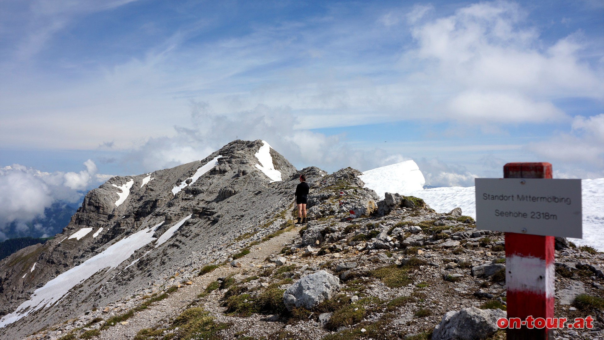 Am Mittermlbing. 3. und letzte Bergetappe; der bergang zum Hochmlbing. Einzelne Schneefelder sind hier im Frhsommer keine Seltenheit.